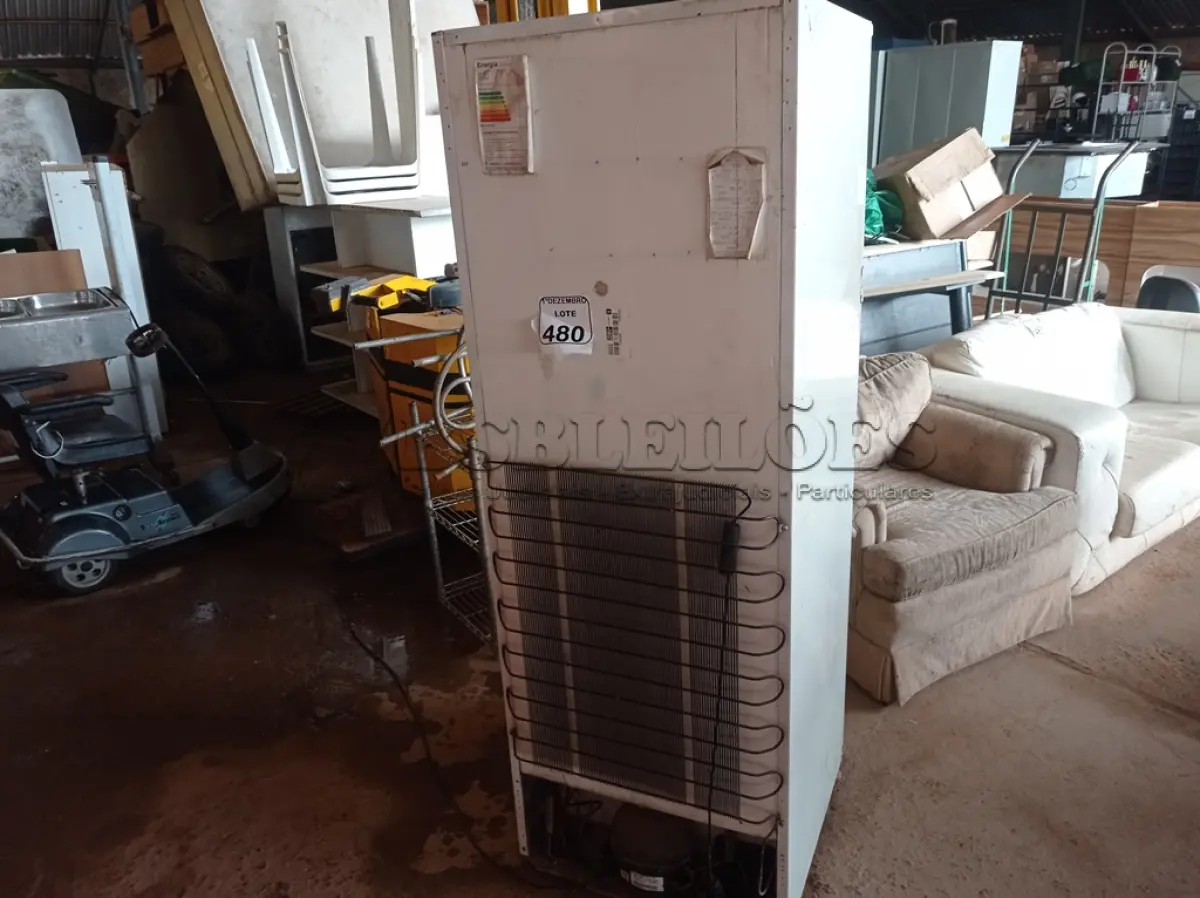LOTE 480 - 01 GELADEIRA MARCA ELECTROLUX C/AVARIAS. (NO ESTADO) ATENÇÃO! FAZER A VISITAÇÃO ANTES DE ARREMATAR, NÃO SABEMOS SE FUNCIONA. LEILÃO NÃO TEM GARANTIA E NEM DEVOLUÇÃO, SUJEITO A POSSÍVEIS AVARIAS VISÍVEIS/OCULTAS E/OU AUSÊNCIA DE COMPONENTES.