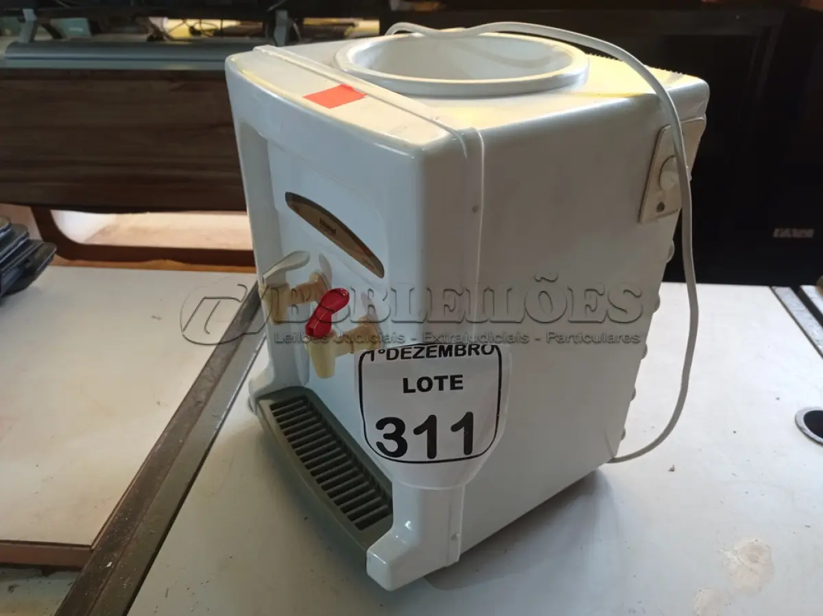 LOTE 311 - 01 PURIFICADOR DE ÁGUA P/GALÃO MARCA ADVANCED 220V. (NO ESTADO) ATENÇÃO! FAZER A VISITAÇÃO ANTES DE ARREMATAR, NÃO SABEMOS SE FUNCIONA. LEILÃO NÃO TEM GARANTIA E NEM DEVOLUÇÃO, SUJEITO A POSSÍVEIS AVARIAS VISÍVEIS/OCULTAS E/OU AUSÊNCIA DE COMPONENTES.