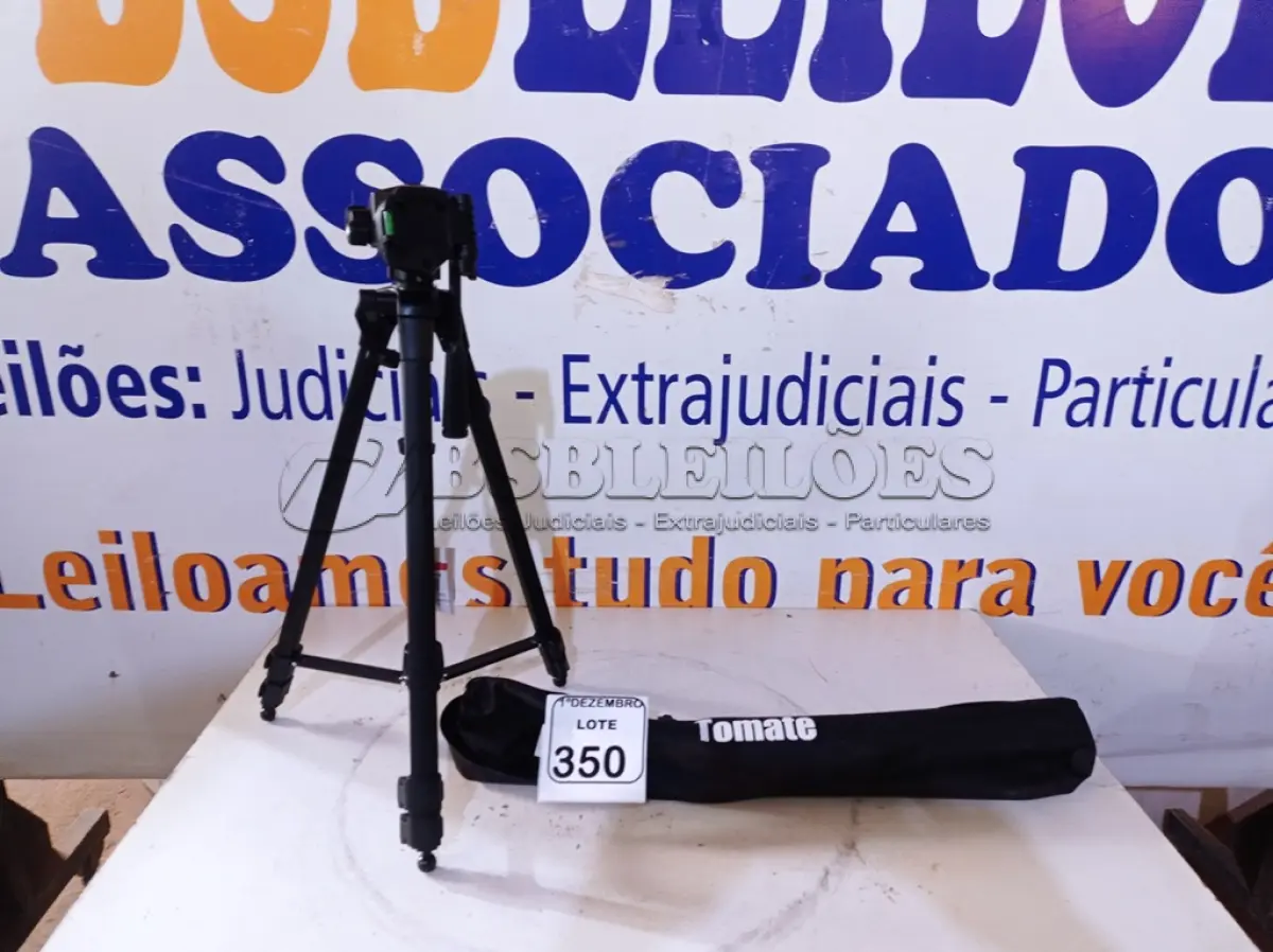 LOTE 350 - 01 TRIPÉ P/CÂMERA MARCA TOMATE(NOVO). (NO ESTADO) ATENÇÃO! FAZER A VISITAÇÃO ANTES DE ARREMATAR, NÃO SABEMOS SE FUNCIONA. LEILÃO NÃO TEM GARANTIA E NEM DEVOLUÇÃO, SUJEITO A POSSÍVEIS AVARIAS VISÍVEIS/OCULTAS E/OU AUSÊNCIA DE COMPONENTES.