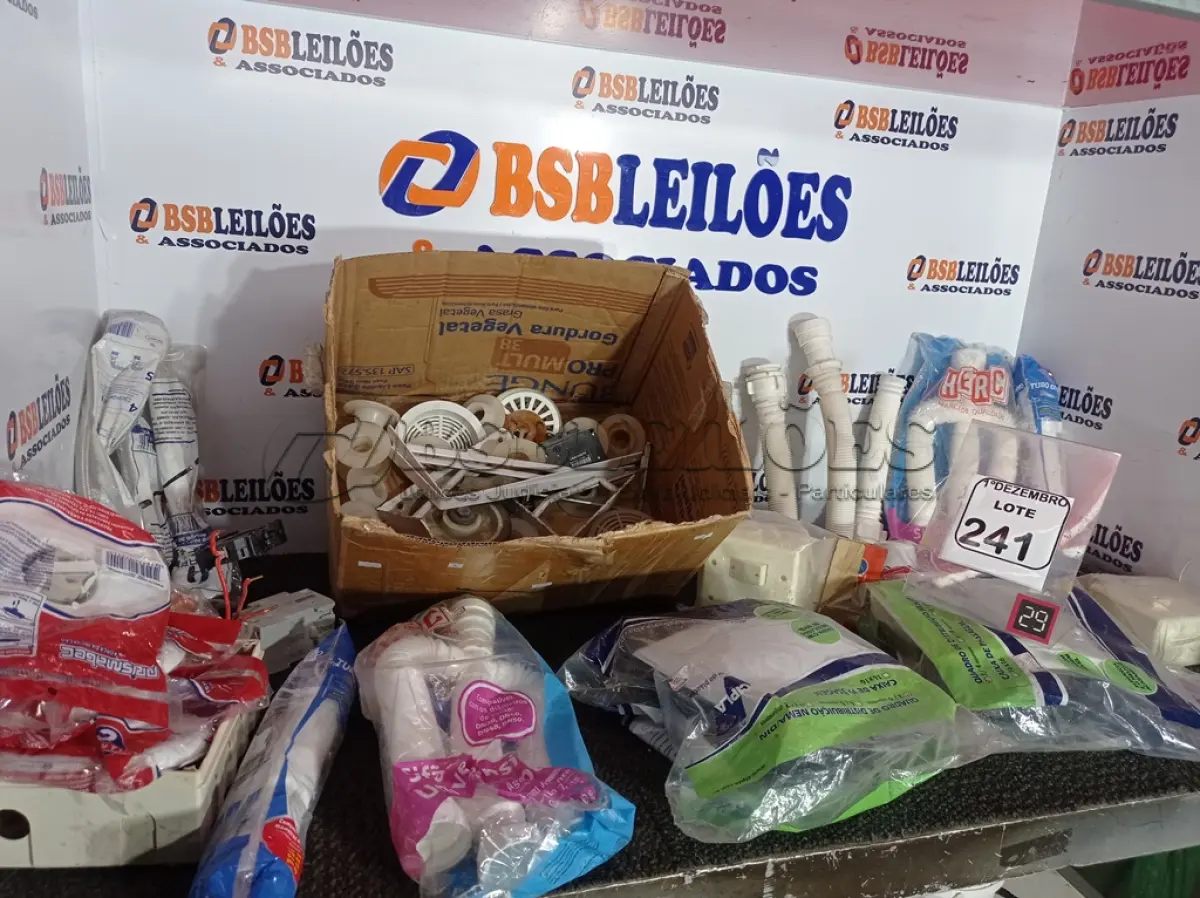 LOTE 241 - 01 LOTE C/VÁRIOS SIFÕES, LÂMPADAS E MATERIAIS DIVERSOS. (NO ESTADO) ATENÇÃO! FAZER A VISITAÇÃO ANTES DE ARREMATAR, NÃO SABEMOS SE FUNCIONA. LEILÃO NÃO TEM GARANTIA E NEM DEVOLUÇÃO, SUJEITO A POSSÍVEIS AVARIAS VISÍVEIS/OCULTAS E/OU AUSÊNCIA DE COMPONENTES.