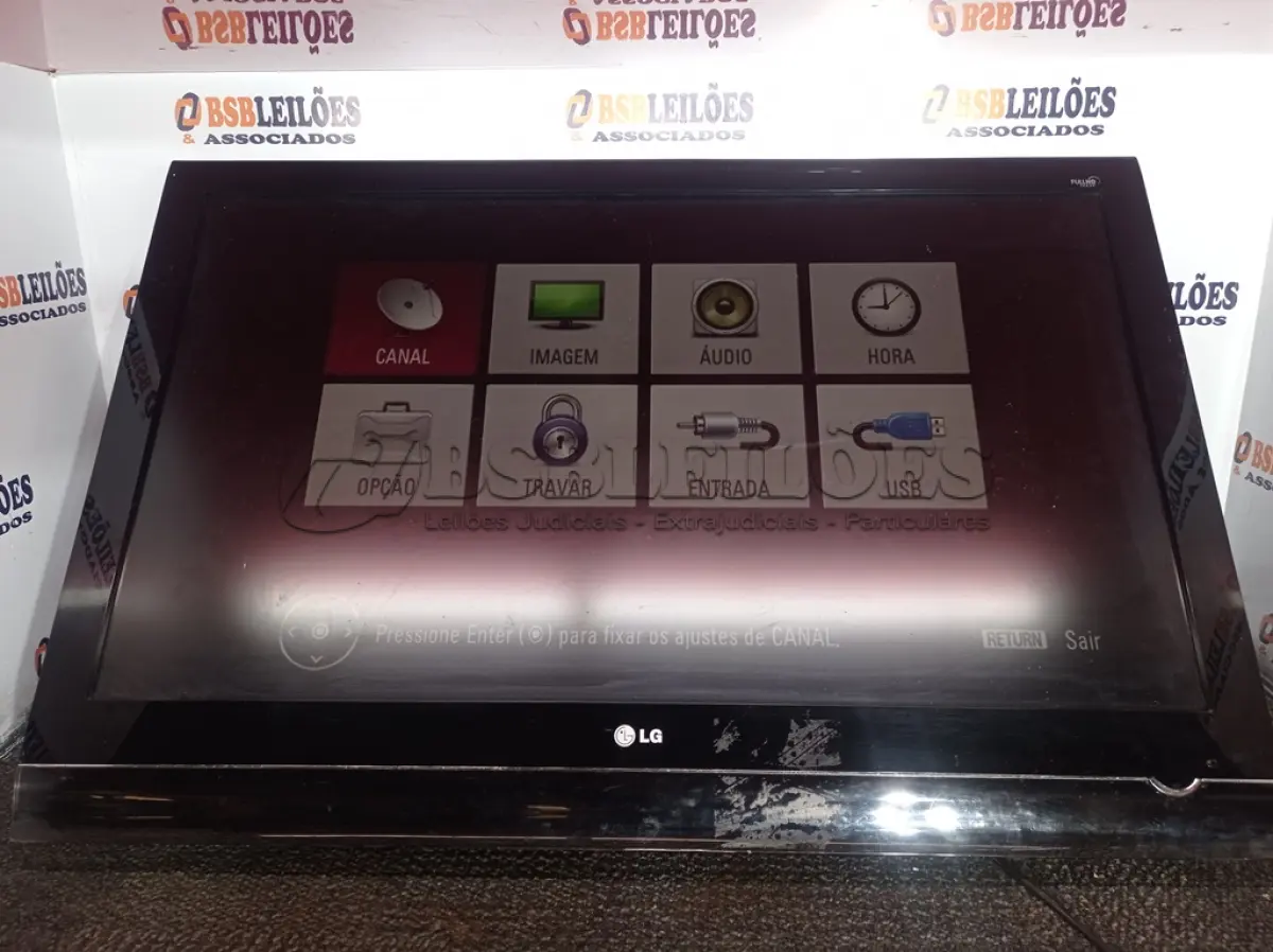 LOTE 374 - 01 TV MARCA LG 42”. (NO ESTADO) ATENÇÃO! FAZER A VISITAÇÃO ANTES DE ARREMATAR, NÃO SABEMOS SE FUNCIONA. LEILÃO NÃO TEM GARANTIA E NEM DEVOLUÇÃO, SUJEITO A POSSÍVEIS AVARIAS VISÍVEIS/OCULTAS E/OU AUSÊNCIA DE COMPONENTES.