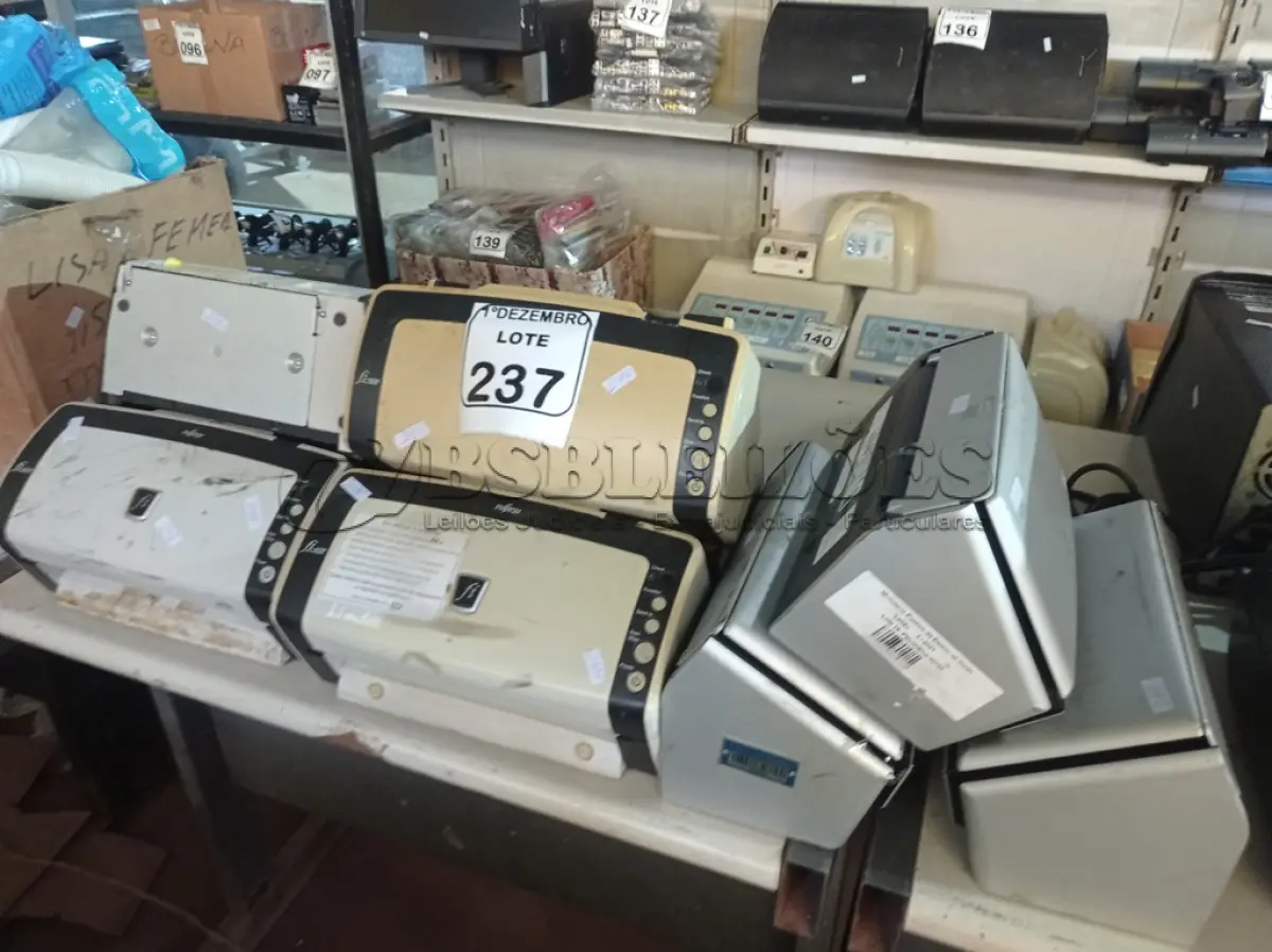 LOTE 237 - 09 SCANNER’S MARCA FUJITSU. (NO ESTADO) ATENÇÃO! FAZER A VISITAÇÃO ANTES DE ARREMATAR, NÃO SABEMOS SE FUNCIONA. LEILÃO NÃO TEM GARANTIA E NEM DEVOLUÇÃO, SUJEITO A POSSÍVEIS AVARIAS VISÍVEIS/OCULTAS E/OU AUSÊNCIA DE COMPONENTES.