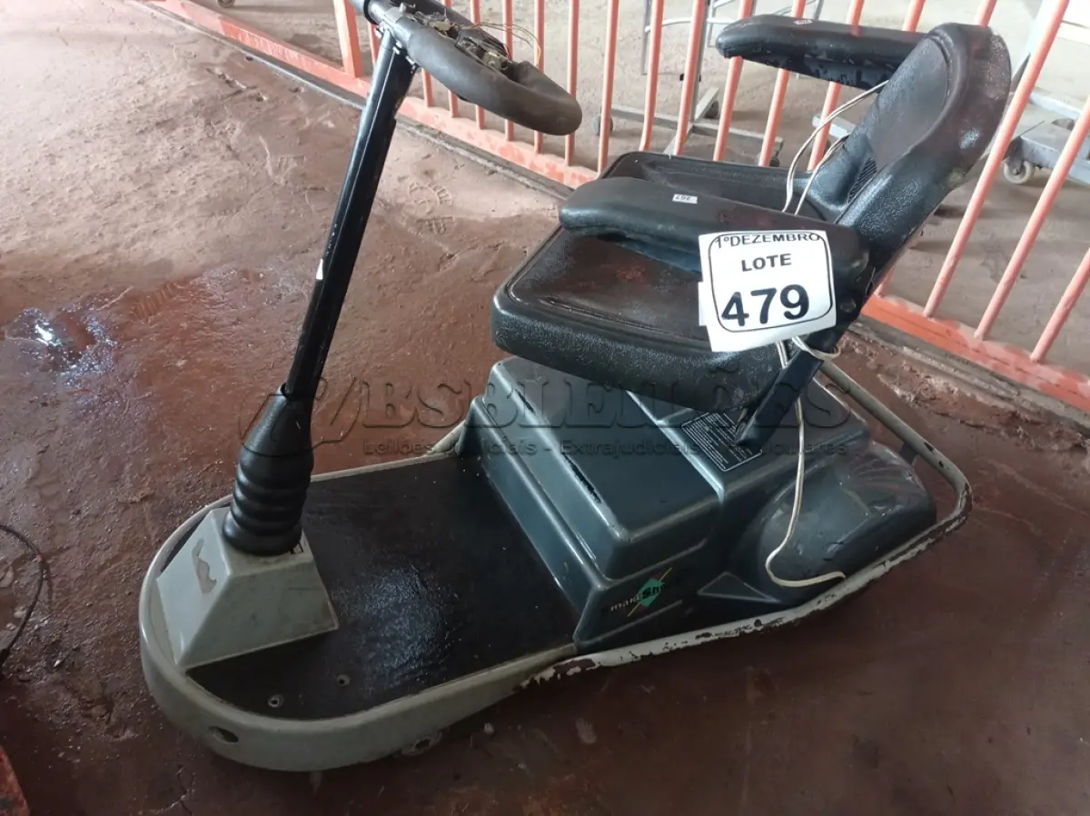 LOTE 479 - 01 CARRINHO ELÉTRICO P/IDOSOS E DEFICIENTES C/AVARIAS. (NO ESTADO) ATENÇÃO! FAZER A VISITAÇÃO ANTES DE ARREMATAR, NÃO SABEMOS SE FUNCIONA. LEILÃO NÃO TEM GARANTIA E NEM DEVOLUÇÃO, SUJEITO A POSSÍVEIS AVARIAS VISÍVEIS/OCULTAS E/OU AUSÊNCIA DE COMPONENTES.