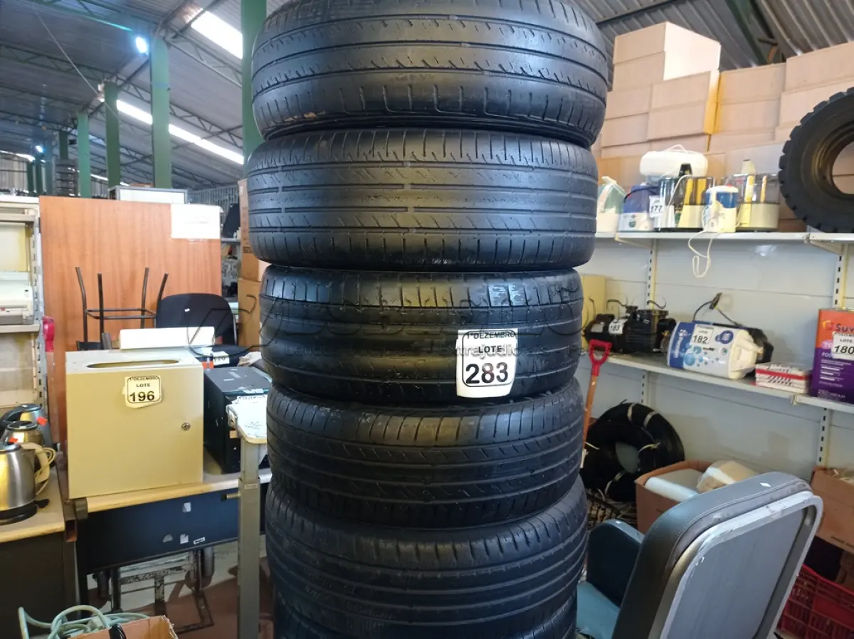 LOTE 283 - 06 PNEUS USADOS C/NUMERAÇÕES DIVERSAS. (NO ESTADO) ATENÇÃO! FAZER A VISITAÇÃO ANTES DE ARREMATAR, NÃO SABEMOS SE FUNCIONA. LEILÃO NÃO TEM GARANTIA E NEM DEVOLUÇÃO, SUJEITO A POSSÍVEIS AVARIAS VISÍVEIS/OCULTAS E/OU AUSÊNCIA DE COMPONENTES.