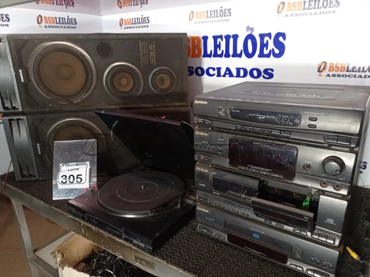 LOTE 305 - 01 APARELHO DE SOM TRÊS EM UM MARCA GRADIENTE. (NO ESTADO) ATENÇÃO! FAZER A VISITAÇÃO ANTES DE ARREMATAR, NÃO SABEMOS SE FUNCIONA. LEILÃO NÃO TEM GARANTIA E NEM DEVOLUÇÃO, SUJEITO A POSSÍVEIS AVARIAS VISÍVEIS/OCULTAS E/OU AUSÊNCIA DE COMPONENTES.