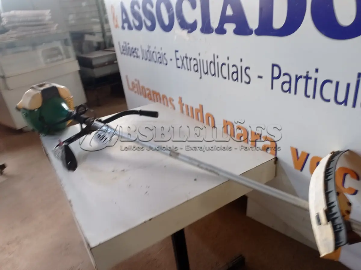 LOTE 481 - 01 ROÇADEIRA MARCA GARTHEN MODELO CG420. (NO ESTADO) ATENÇÃO! FAZER A VISITAÇÃO ANTES DE ARREMATAR, NÃO SABEMOS SE FUNCIONA. LEILÃO NÃO TEM GARANTIA E NEM DEVOLUÇÃO, SUJEITO A POSSÍVEIS AVARIAS VISÍVEIS/OCULTAS E/OU AUSÊNCIA DE COMPONENTES.
