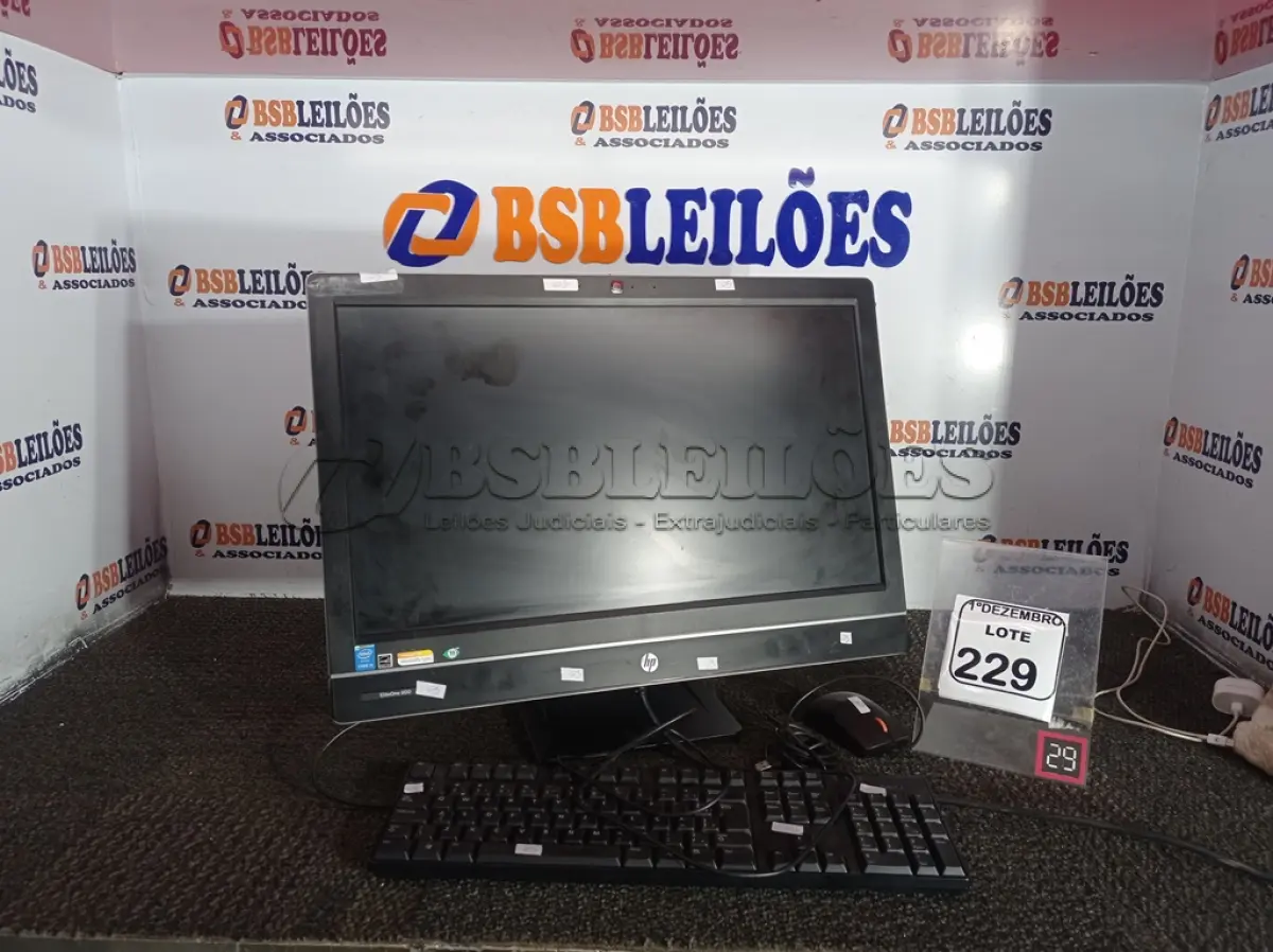 LOTE 229 - 01 ALL IN ONE MARCA HP C/TECLADO E MOUSE. (NO ESTADO) ATENÇÃO! FAZER A VISITAÇÃO ANTES DE ARREMATAR, NÃO SABEMOS SE FUNCIONA. LEILÃO NÃO TEM GARANTIA E NEM DEVOLUÇÃO, SUJEITO A POSSÍVEIS AVARIAS VISÍVEIS/OCULTAS E/OU AUSÊNCIA DE COMPONENTES.