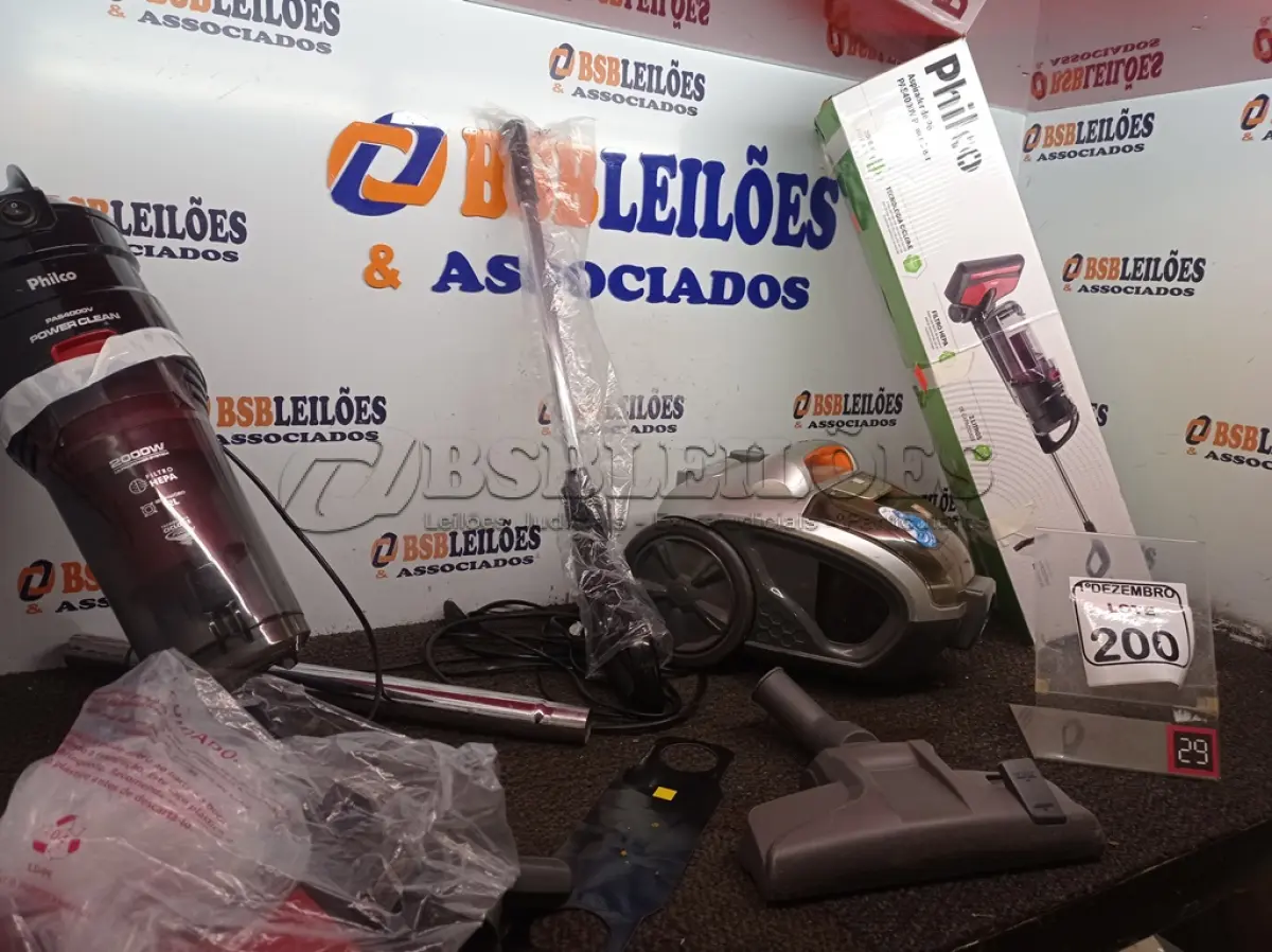 LOTE 200 - 02 ASPIRADORES DE PÓ MARCAS E MODELOS DIVERSOS. (NO ESTADO) ATENÇÃO! FAZER A VISITAÇÃO ANTES DE ARREMATAR, NÃO SABEMOS SE FUNCIONA. LEILÃO NÃO TEM GARANTIA E NEM DEVOLUÇÃO, SUJEITO A POSSÍVEIS AVARIAS VISÍVEIS/OCULTAS E/OU AUSÊNCIA DE COMPONENTES.