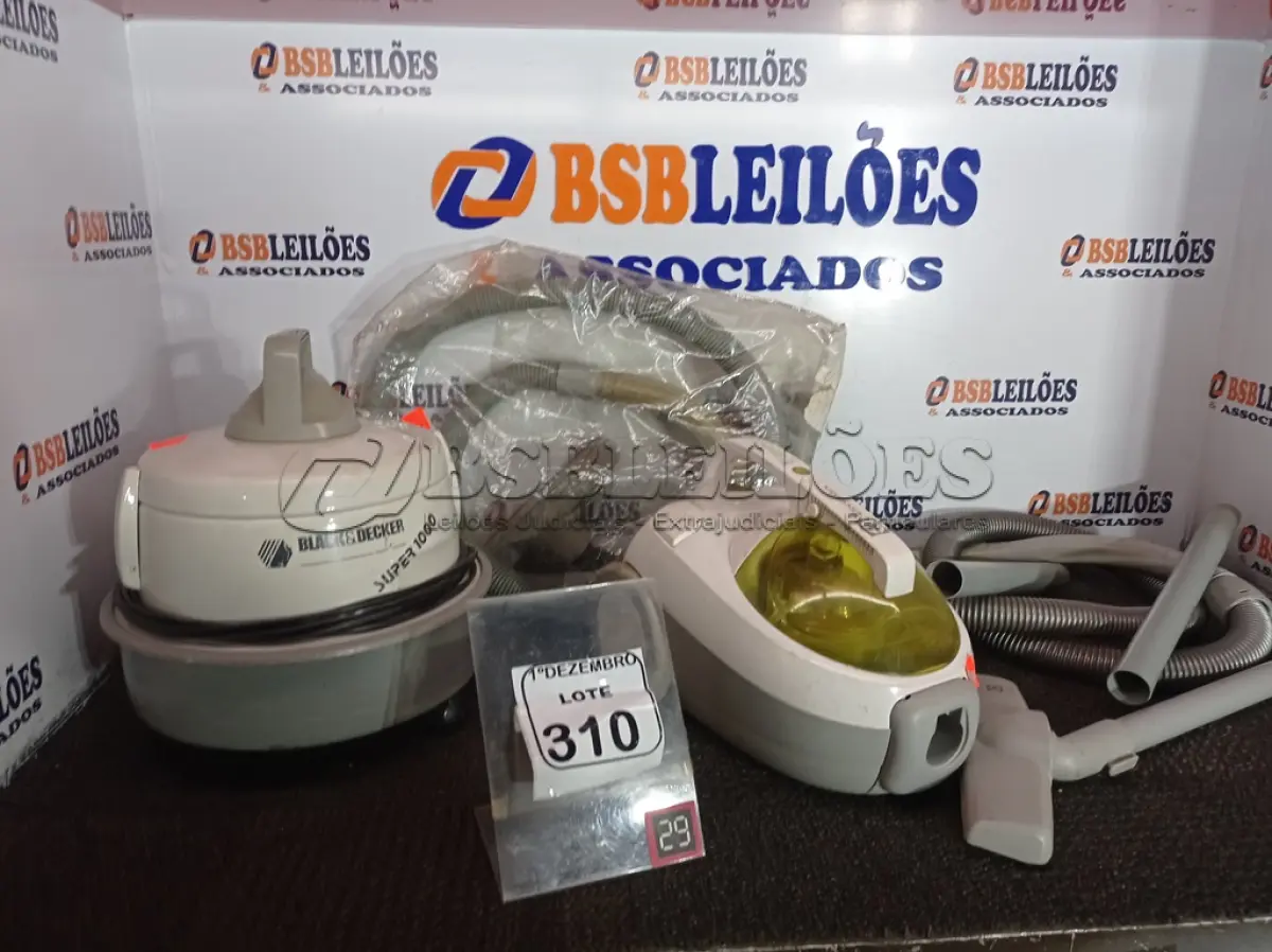 LOTE 310 - 02 ASPIRADORES DE PÓ MARCAS E MODELOS DIVERSOS. (NO ESTADO) ATENÇÃO! FAZER A VISITAÇÃO ANTES DE ARREMATAR, NÃO SABEMOS SE FUNCIONA. LEILÃO NÃO TEM GARANTIA E NEM DEVOLUÇÃO, SUJEITO A POSSÍVEIS AVARIAS VISÍVEIS/OCULTAS E/OU AUSÊNCIA DE COMPONENTES.