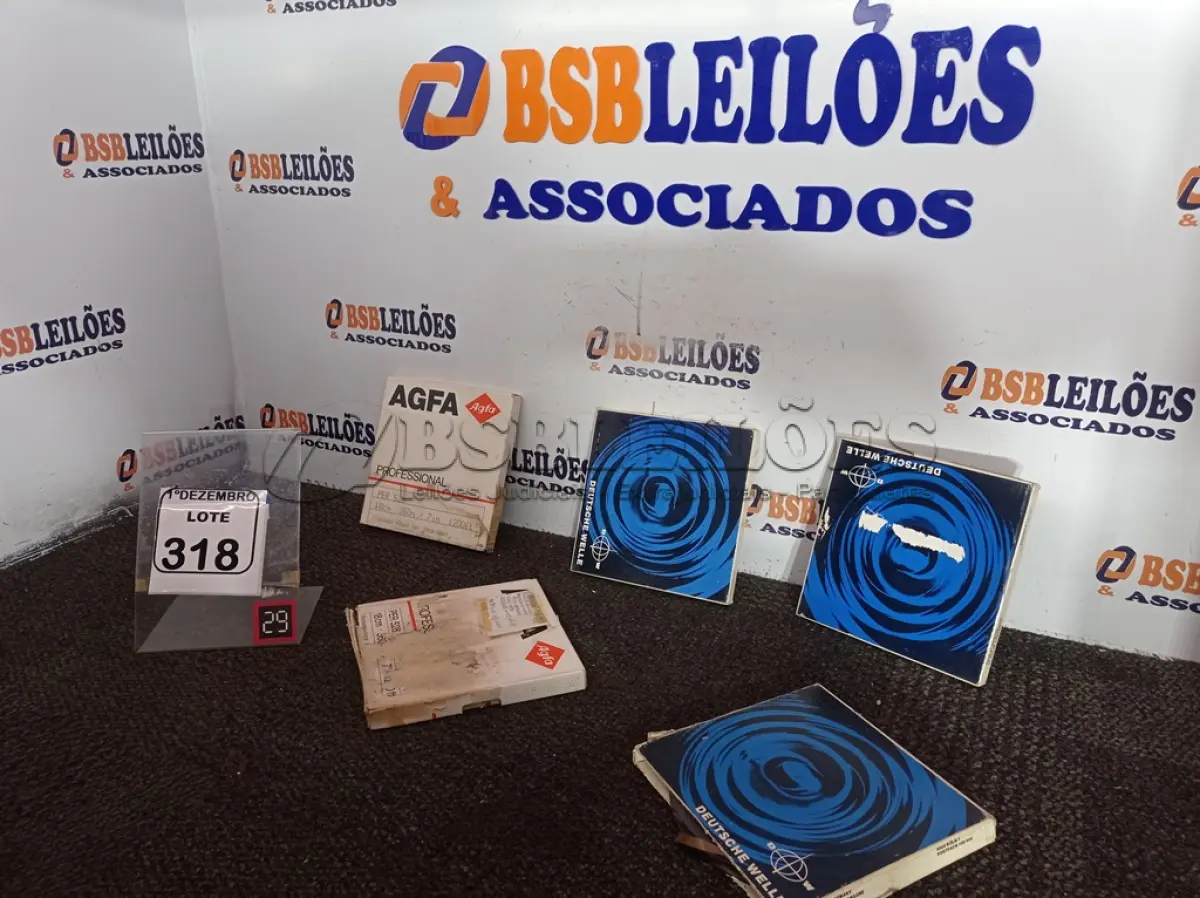 LOTE 318 - 05 FITAS ANTIGAS. (NO ESTADO) ATENÇÃO! FAZER A VISITAÇÃO ANTES DE ARREMATAR, NÃO SABEMOS SE FUNCIONA. LEILÃO NÃO TEM GARANTIA E NEM DEVOLUÇÃO, SUJEITO A POSSÍVEIS AVARIAS VISÍVEIS/OCULTAS E/OU AUSÊNCIA DE COMPONENTES.