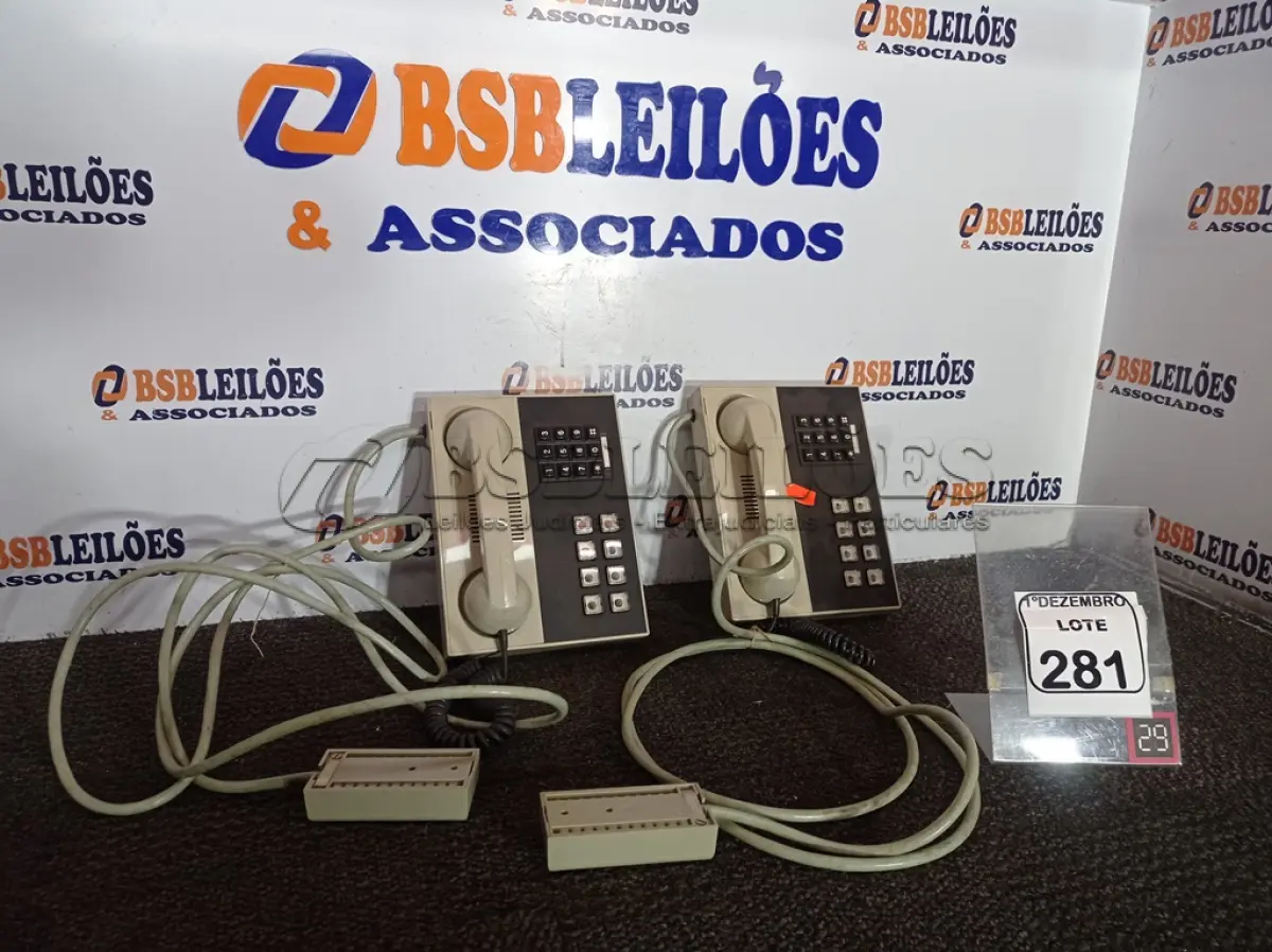 LOTE 281 - 02 TELEFONES DE RAMAL ANTIGOS. (NO ESTADO) ATENÇÃO! FAZER A VISITAÇÃO ANTES DE ARREMATAR, NÃO SABEMOS SE FUNCIONA. LEILÃO NÃO TEM GARANTIA E NEM DEVOLUÇÃO, SUJEITO A POSSÍVEIS AVARIAS VISÍVEIS/OCULTAS E/OU AUSÊNCIA DE COMPONENTES.