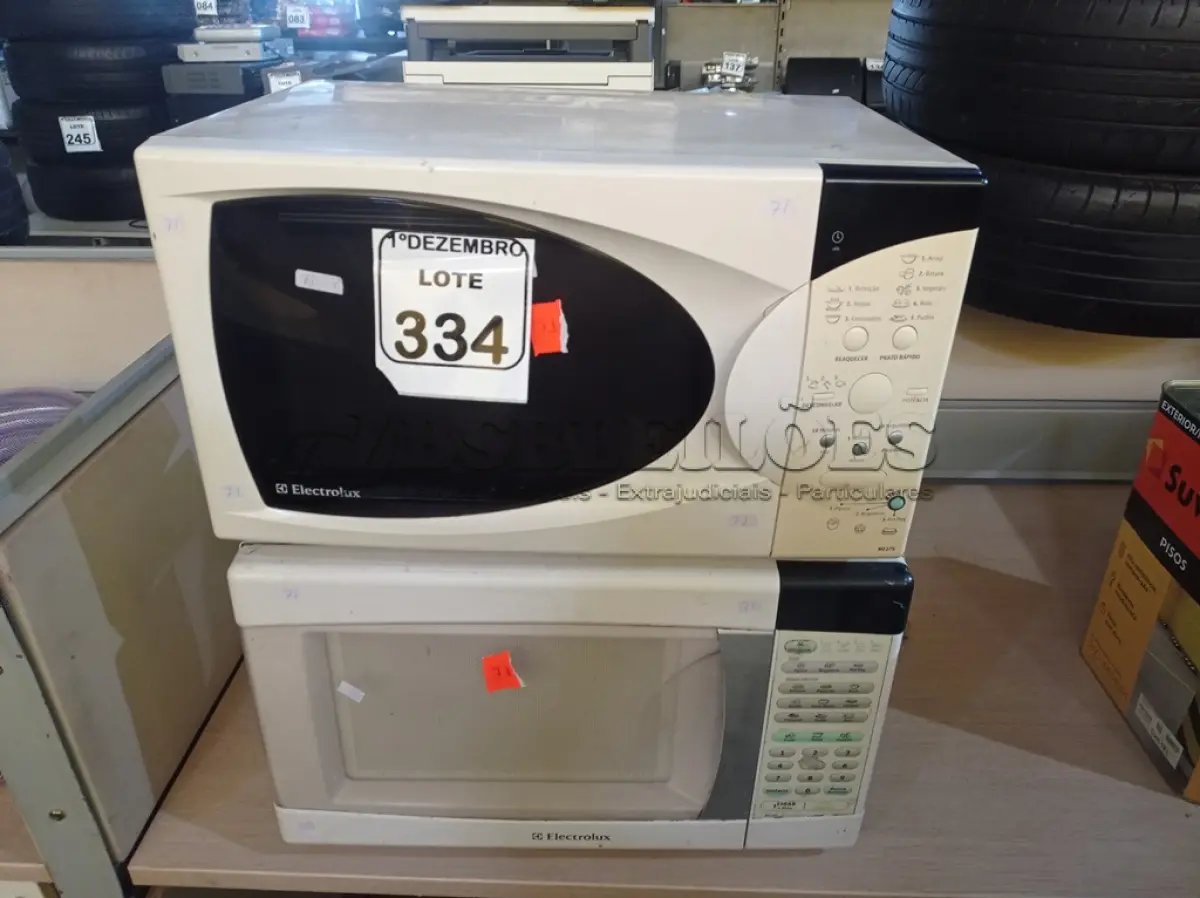 LOTE 334 - 02 MICRO-ONDAS MARCA ELECTROLUX C/PRATO. (NO ESTADO) ATENÇÃO! FAZER A VISITAÇÃO ANTES DE ARREMATAR, NÃO SABEMOS SE FUNCIONA. LEILÃO NÃO TEM GARANTIA E NEM DEVOLUÇÃO, SUJEITO A POSSÍVEIS AVARIAS VISÍVEIS/OCULTAS E/OU AUSÊNCIA DE COMPONENTES.