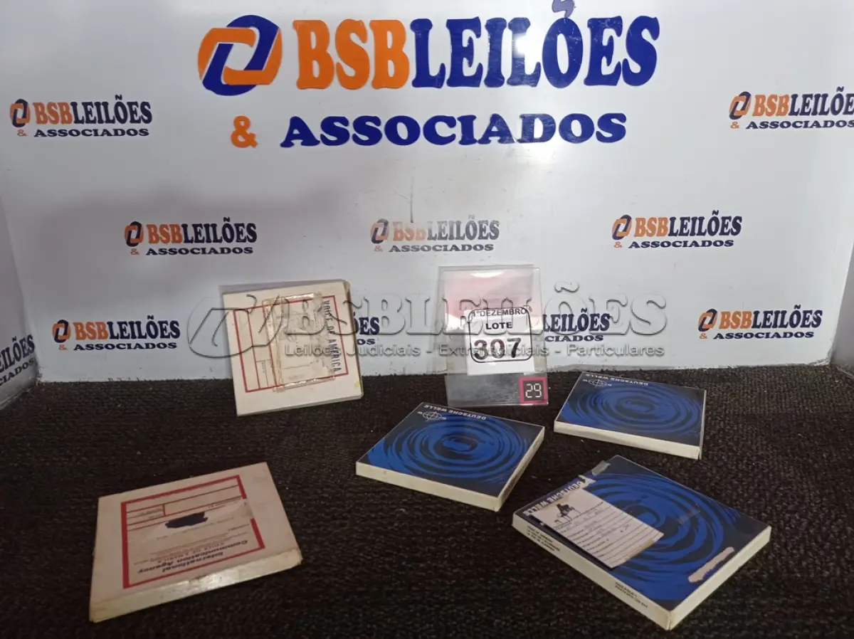 LOTE 307 - 05 FITAS ANTIGAS. (NO ESTADO) ATENÇÃO! FAZER A VISITAÇÃO ANTES DE ARREMATAR, NÃO SABEMOS SE FUNCIONA. LEILÃO NÃO TEM GARANTIA E NEM DEVOLUÇÃO, SUJEITO A POSSÍVEIS AVARIAS VISÍVEIS/OCULTAS E/OU AUSÊNCIA DE COMPONENTES.