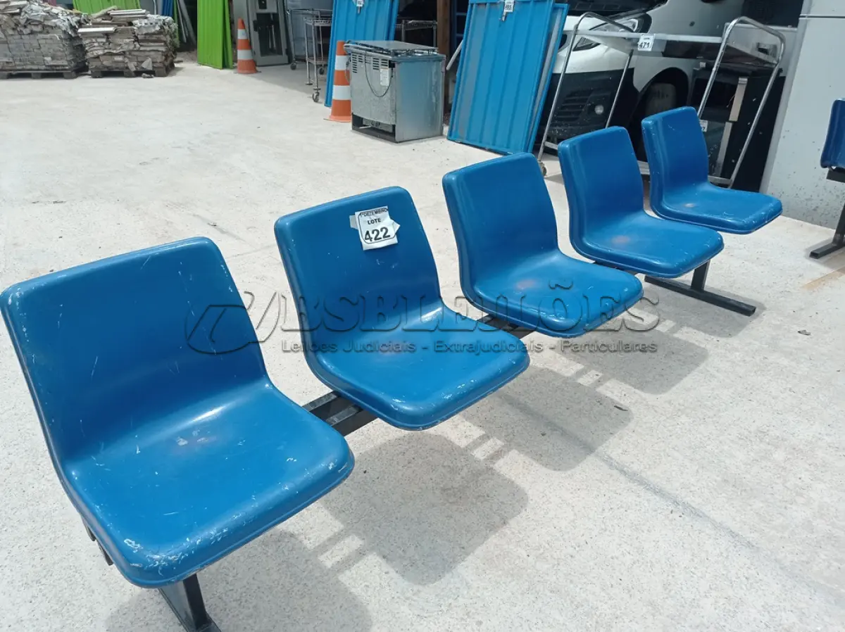 LOTE 422 - 01 LONGARINA DE 05 LUGARES ASSENTO DE PLÁSTICO E BASE DE FERRO. (NO ESTADO) ATENÇÃO! FAZER A VISITAÇÃO ANTES DE ARREMATAR, NÃO SABEMOS SE FUNCIONA. LEILÃO NÃO TEM GARANTIA E NEM DEVOLUÇÃO, SUJEITO A POSSÍVEIS AVARIAS VISÍVEIS/OCULTAS E/OU AUSÊNCIA DE COMPONENTES.