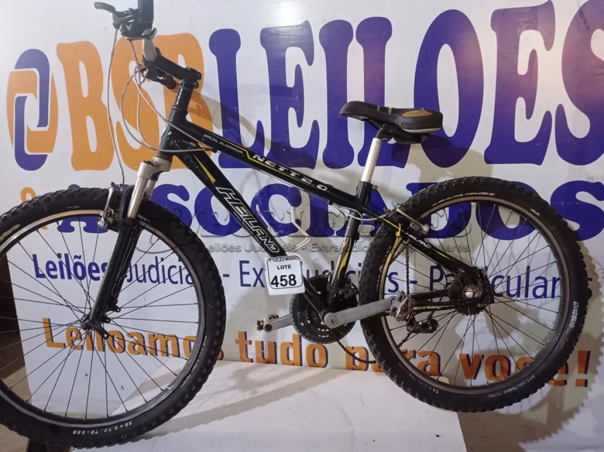 LOTE 458 - 01 BICICLETA MARCA HELAND. (NO ESTADO) ATENÇÃO! FAZER A VISITAÇÃO ANTES DE ARREMATAR, NÃO SABEMOS SE FUNCIONA. LEILÃO NÃO TEM GARANTIA E NEM DEVOLUÇÃO, SUJEITO A POSSÍVEIS AVARIAS VISÍVEIS/OCULTAS E/OU AUSÊNCIA DE COMPONENTES.