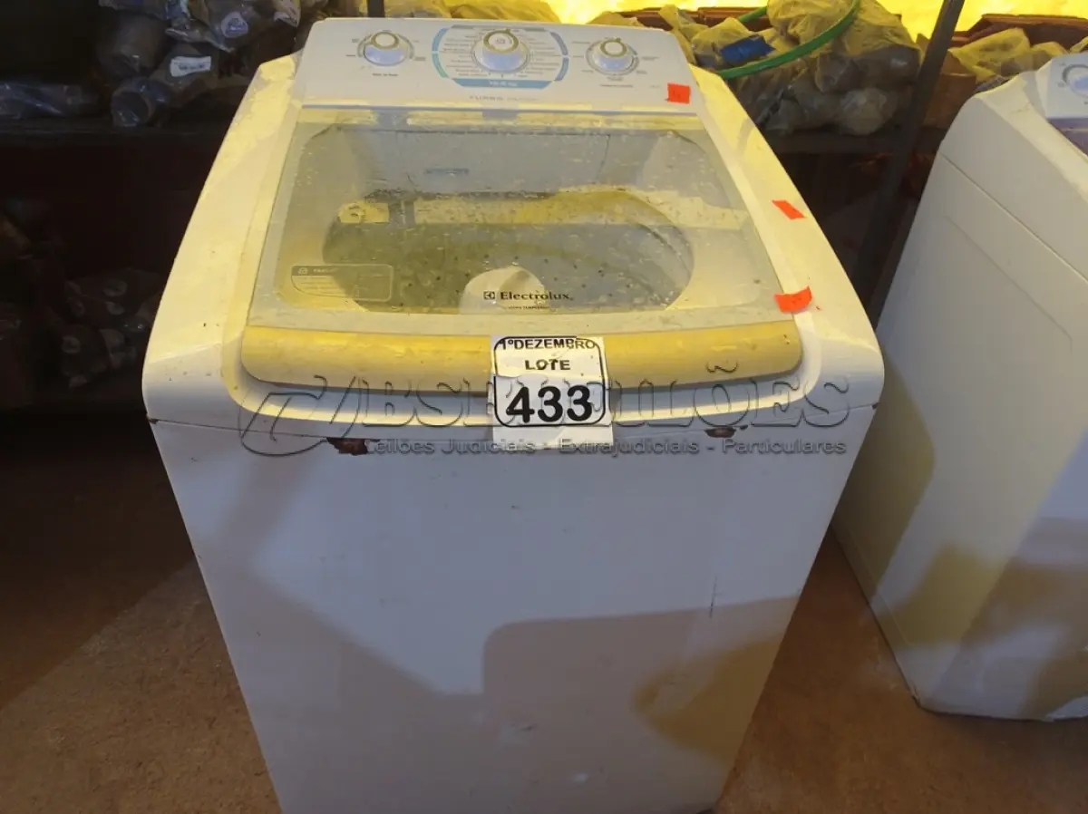 LOTE 433 - 01 MÁQUINA DE LAVAR MARCA ELECTROLUX 15.2KG 220V. (NO ESTADO) ATENÇÃO! FAZER A VISITAÇÃO ANTES DE ARREMATAR, NÃO SABEMOS SE FUNCIONA. LEILÃO NÃO TEM GARANTIA E NEM DEVOLUÇÃO, SUJEITO A POSSÍVEIS AVARIAS VISÍVEIS/OCULTAS E/OU AUSÊNCIA DE COMPONENTES.