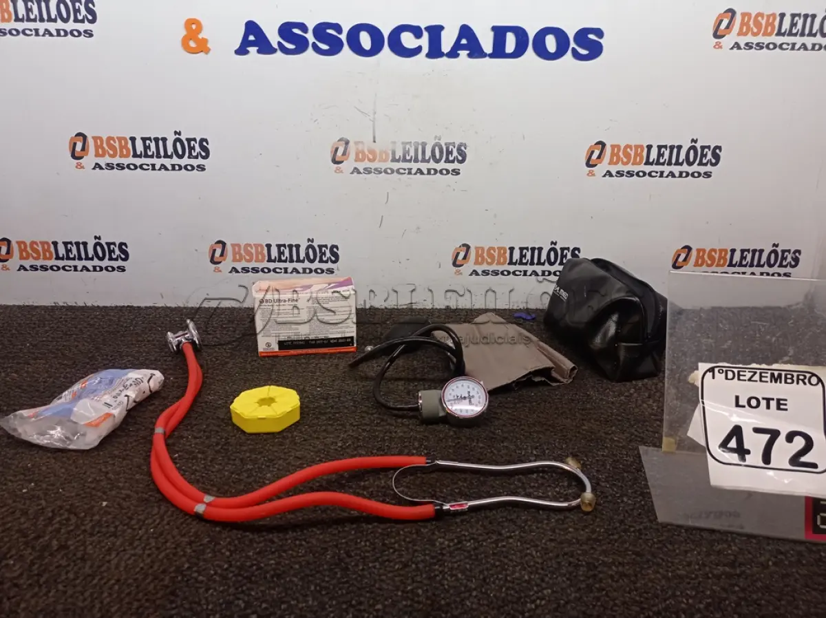 LOTE 472 - 01 ESTETOSCÓPIO E 01 AFERIDOR DE PRESSÃO P.A MED E MATERIAIS HOSPITALARES DIVERSOS. (NO ESTADO) ATENÇÃO! FAZER A VISITAÇÃO ANTES DE ARREMATAR, NÃO SABEMOS SE FUNCIONA. LEILÃO NÃO TEM GARANTIA E NEM DEVOLUÇÃO, SUJEITO A POSSÍVEIS AVARIAS VISÍVEIS/OCULTAS E/OU AUSÊNCIA DE COMPONENTES.