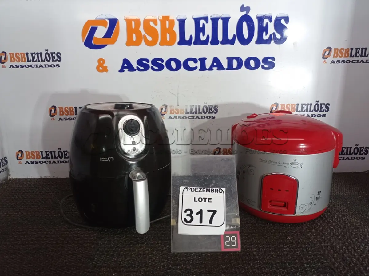 LOTE 317 - 01 AIR FRYER MARCA MALORI E 01 PANELA ELÉTRICA. (NO ESTADO) ATENÇÃO! FAZER A VISITAÇÃO ANTES DE ARREMATAR, NÃO SABEMOS SE FUNCIONA. LEILÃO NÃO TEM GARANTIA E NEM DEVOLUÇÃO, SUJEITO A POSSÍVEIS AVARIAS VISÍVEIS/OCULTAS E/OU AUSÊNCIA DE COMPONENTES.