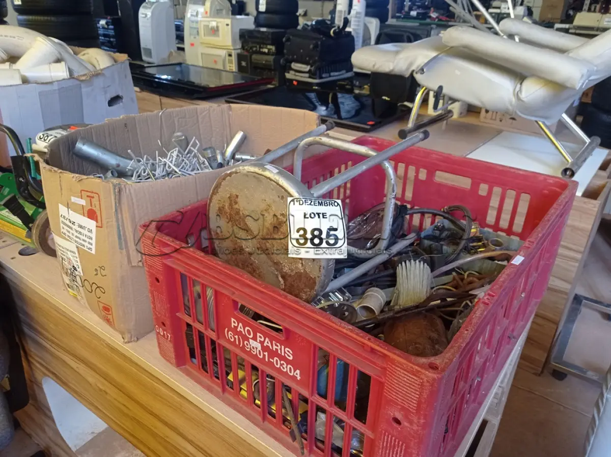 LOTE 385 - 01 LOTE COM GRANDE QUANTIDADE CURVAS P/TUBOS GALVANIZADO E MATERIAIS DIVERSOS. (NO ESTADO) ATENÇÃO! FAZER A VISITAÇÃO ANTES DE ARREMATAR, NÃO SABEMOS SE FUNCIONA. LEILÃO NÃO TEM GARANTIA E NEM DEVOLUÇÃO, SUJEITO A POSSÍVEIS AVARIAS VISÍVEIS/OCULTAS E/OU AUSÊNCIA DE COMPONENTES.