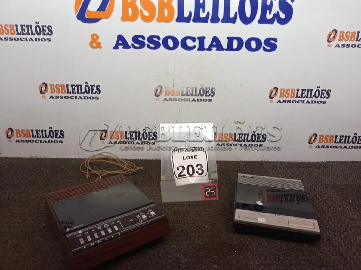 LOTE 203 - 02 TOCA FITAS ANTIGOS MARCA PANASONIC E COBRA. (NO ESTADO) ATENÇÃO! FAZER A VISITAÇÃO ANTES DE ARREMATAR, NÃO SABEMOS SE FUNCIONA. LEILÃO NÃO TEM GARANTIA E NEM DEVOLUÇÃO, SUJEITO A POSSÍVEIS AVARIAS VISÍVEIS/OCULTAS E/OU AUSÊNCIA DE COMPONENTES.
