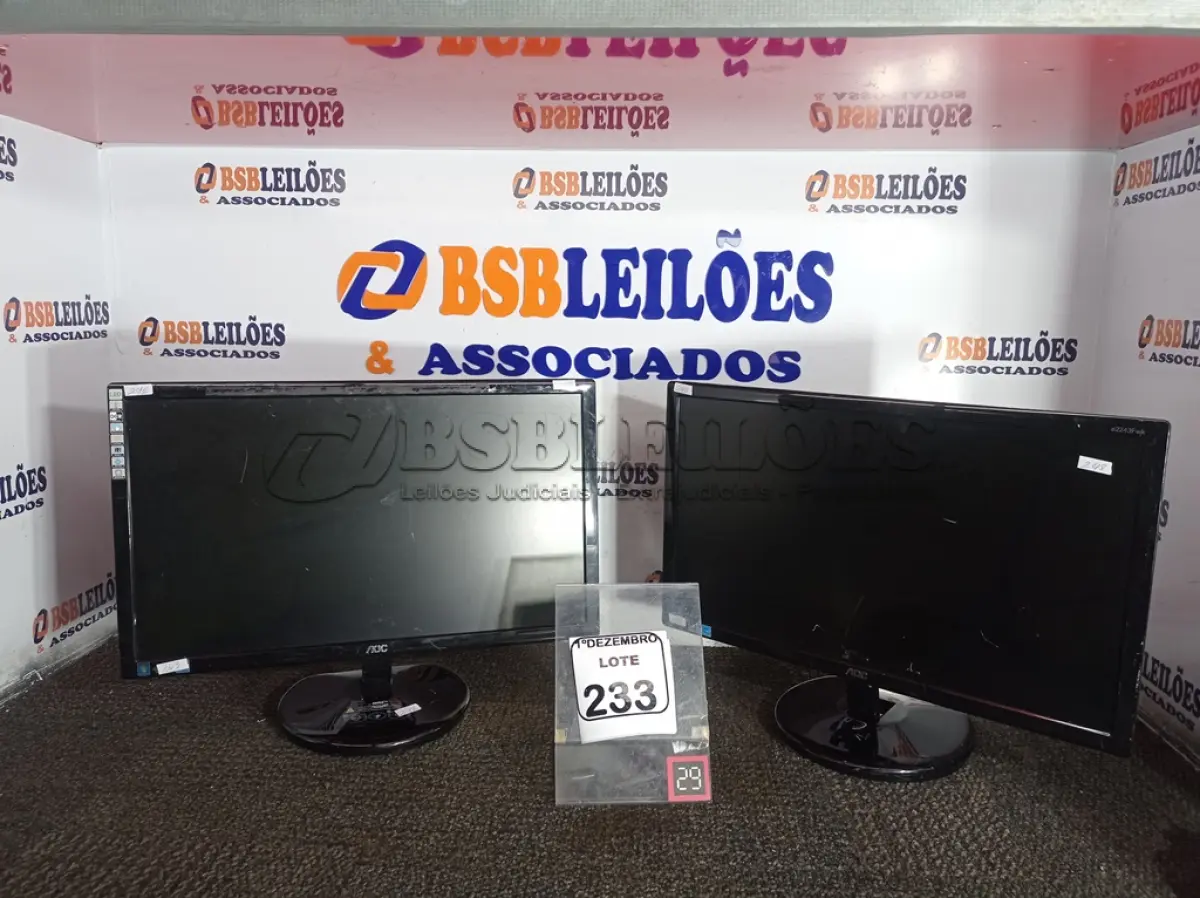 LOTE 233 - 02 MONITORES MARCA AOC. (NO ESTADO) ATENÇÃO! FAZER A VISITAÇÃO ANTES DE ARREMATAR, NÃO SABEMOS SE FUNCIONA. LEILÃO NÃO TEM GARANTIA E NEM DEVOLUÇÃO, SUJEITO A POSSÍVEIS AVARIAS VISÍVEIS/OCULTAS E/OU AUSÊNCIA DE COMPONENTES.