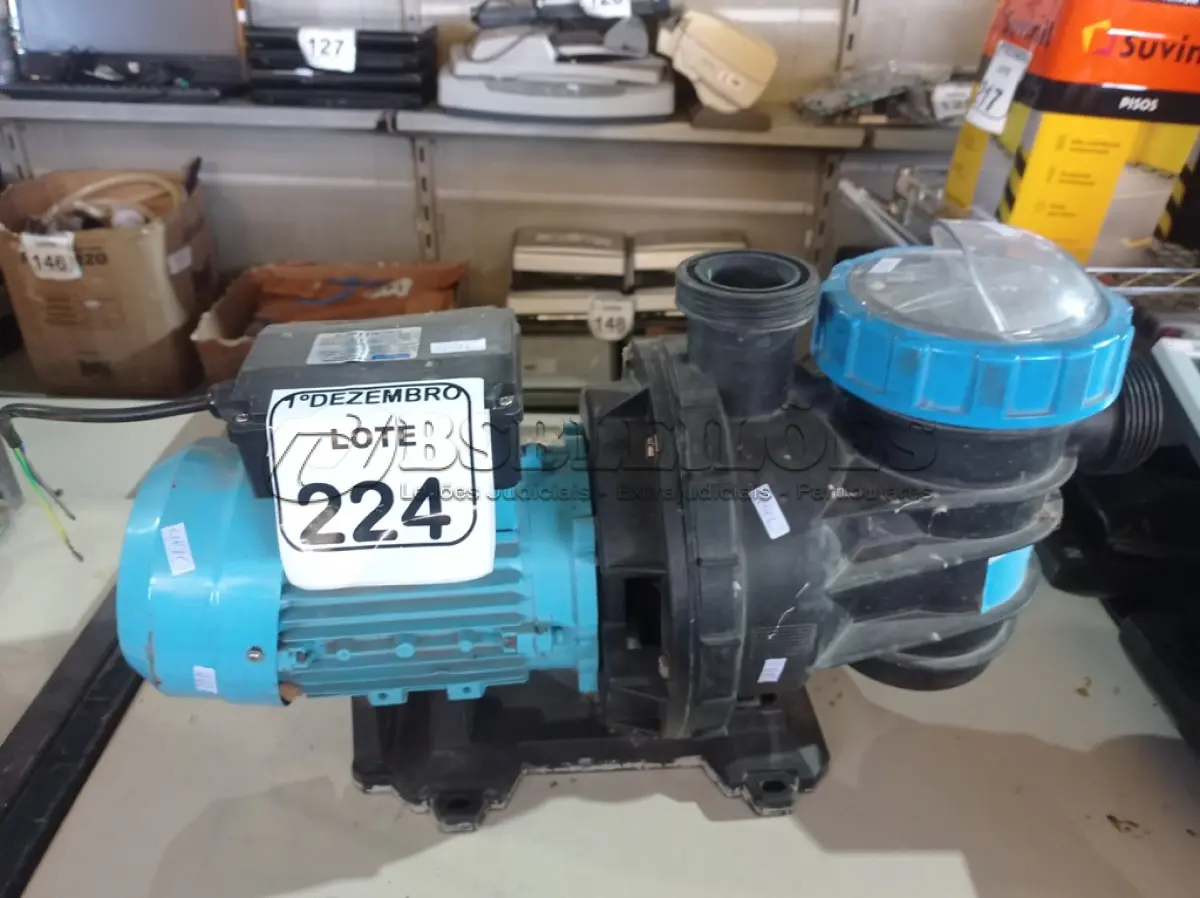 LOTE 224 - 01 BOMBA D’ÁGUA P/PISCINA. (NO ESTADO) ATENÇÃO! FAZER A VISITAÇÃO ANTES DE ARREMATAR, NÃO SABEMOS SE FUNCIONA. LEILÃO NÃO TEM GARANTIA E NEM DEVOLUÇÃO, SUJEITO A POSSÍVEIS AVARIAS VISÍVEIS/OCULTAS E/OU AUSÊNCIA DE COMPONENTES.