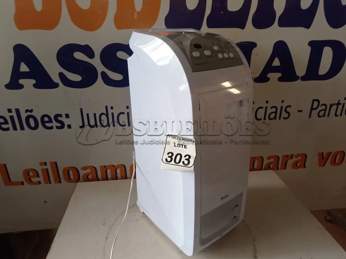 LOTE 303 - 01 CLIMATIZADOR MARCA PHILIPS MODELO PCL1F 110V. (NO ESTADO) ATENÇÃO! FAZER A VISITAÇÃO ANTES DE ARREMATAR, NÃO SABEMOS SE FUNCIONA. LEILÃO NÃO TEM GARANTIA E NEM DEVOLUÇÃO, SUJEITO A POSSÍVEIS AVARIAS VISÍVEIS/OCULTAS E/OU AUSÊNCIA DE COMPONENTES.
