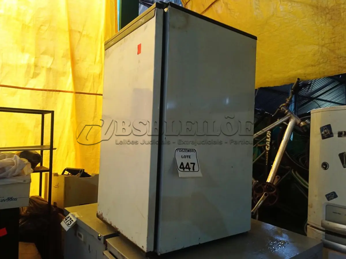 LOTE 447 - 01 FRIGOBAR MARCA CONSUL 110V C/AVARIAS. (NO ESTADO) ATENÇÃO! FAZER A VISITAÇÃO ANTES DE ARREMATAR, NÃO SABEMOS SE FUNCIONA. LEILÃO NÃO TEM GARANTIA E NEM DEVOLUÇÃO, SUJEITO A POSSÍVEIS AVARIAS VISÍVEIS/OCULTAS E/OU AUSÊNCIA DE COMPONENTES.