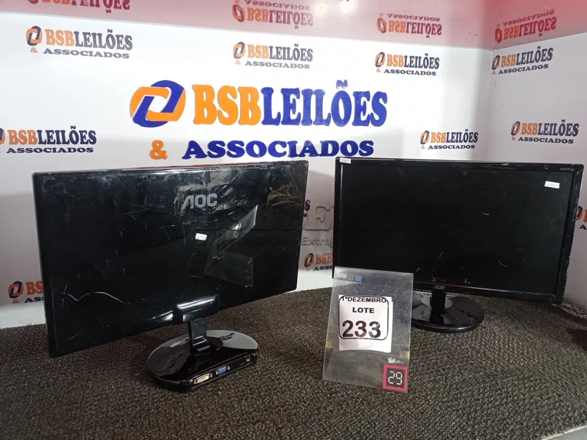 LOTE 233 - 02 MONITORES MARCA AOC. (NO ESTADO) ATENÇÃO! FAZER A VISITAÇÃO ANTES DE ARREMATAR, NÃO SABEMOS SE FUNCIONA. LEILÃO NÃO TEM GARANTIA E NEM DEVOLUÇÃO, SUJEITO A POSSÍVEIS AVARIAS VISÍVEIS/OCULTAS E/OU AUSÊNCIA DE COMPONENTES.