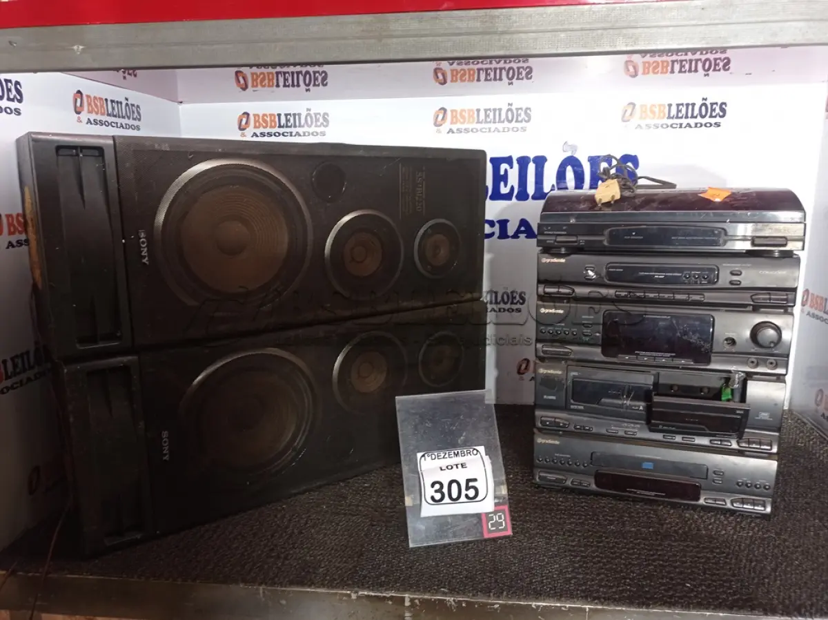 LOTE 305 - 01 APARELHO DE SOM TRÊS EM UM MARCA GRADIENTE. (NO ESTADO) ATENÇÃO! FAZER A VISITAÇÃO ANTES DE ARREMATAR, NÃO SABEMOS SE FUNCIONA. LEILÃO NÃO TEM GARANTIA E NEM DEVOLUÇÃO, SUJEITO A POSSÍVEIS AVARIAS VISÍVEIS/OCULTAS E/OU AUSÊNCIA DE COMPONENTES.