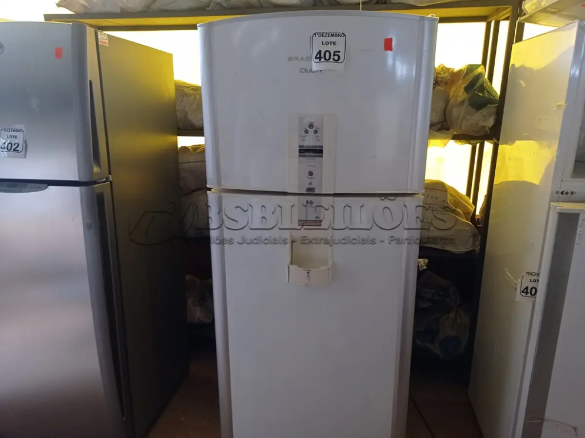 LOTE 405 - 01 GELADEIRA MARCA BRASTEMP 220V. (NO ESTADO) ATENÇÃO! FAZER A VISITAÇÃO ANTES DE ARREMATAR, NÃO SABEMOS SE FUNCIONA. LEILÃO NÃO TEM GARANTIA E NEM DEVOLUÇÃO, SUJEITO A POSSÍVEIS AVARIAS VISÍVEIS/OCULTAS E/OU AUSÊNCIA DE COMPONENTES.