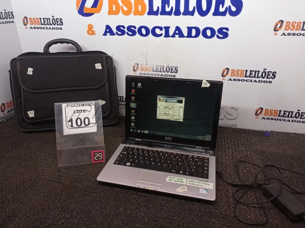 LOTE 100 - 01 NOTEBOOK MARCA STI DUAL CORE HD 250GB, 2GB DE MEMÓRIA E WEBCAM C/MALETA E FONTE. (NO ESTADO) ATENÇÃO! FAZER A VISITAÇÃO ANTES DE ARREMATAR, NÃO SABEMOS SE FUNCIONA. LEILÃO NÃO TEM GARANTIA E NEM DEVOLUÇÃO, SUJEITO A POSSÍVEIS AVARIAS VISÍVEIS/OCULTAS E/OU AUSÊNCIA DE COMPONENTES.
