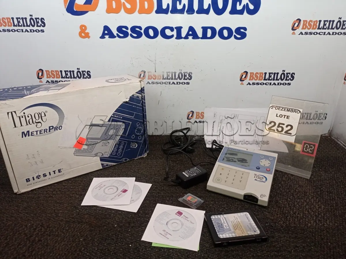 LOTE 252 - 01 ANALISADOR DE SANGUE MARCA TRIAGE. (NO ESTADO) ATENÇÃO! FAZER A VISITAÇÃO ANTES DE ARREMATAR, NÃO SABEMOS SE FUNCIONA. LEILÃO NÃO TEM GARANTIA E NEM DEVOLUÇÃO, SUJEITO A POSSÍVEIS AVARIAS VISÍVEIS/OCULTAS E/OU AUSÊNCIA DE COMPONENTES.