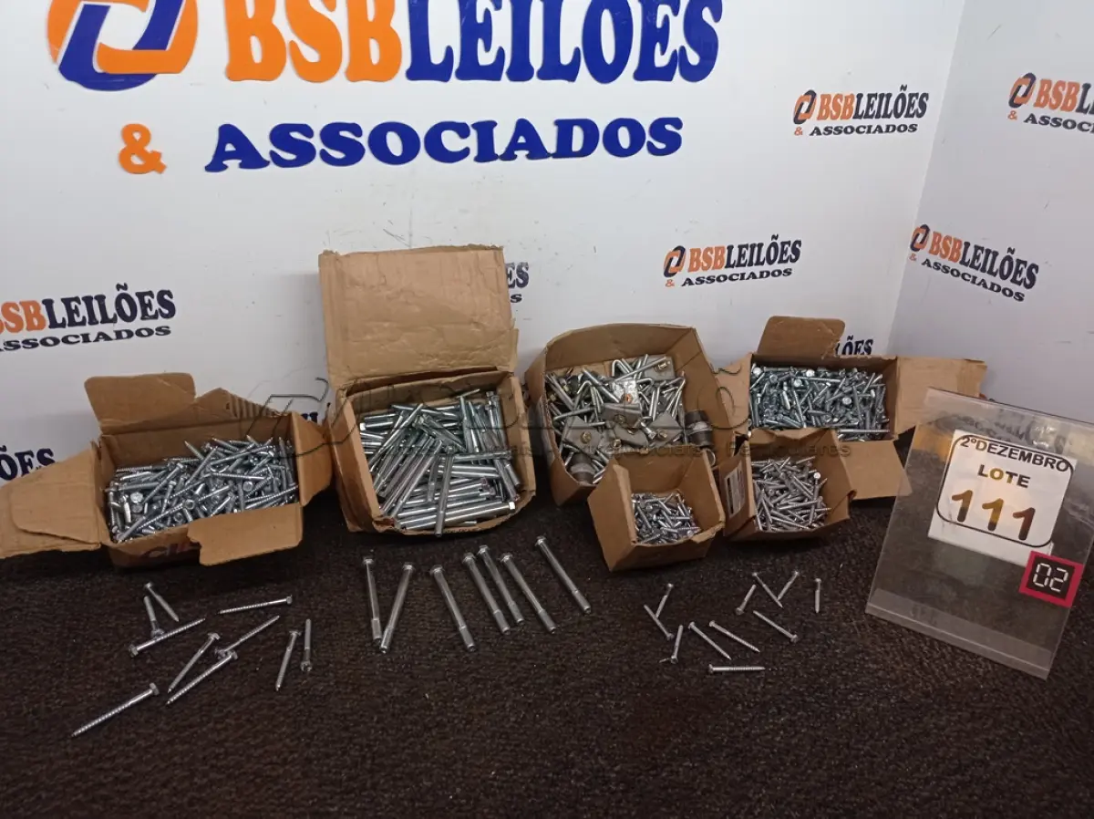 LOTE 111 - 01 LOTE C/GRANDE QUANTIDADE DE PARAFUSOS DIVERSOS (NOVO). (NO ESTADO) ATENÇÃO! FAZER A VISITAÇÃO ANTES DE ARREMATAR, NÃO SABEMOS SE FUNCIONA. LEILÃO NÃO TEM GARANTIA E NEM DEVOLUÇÃO, SUJEITO A POSSÍVEIS AVARIAS VISÍVEIS/OCULTAS E/OU AUSÊNCIA DE COMPONENTES.