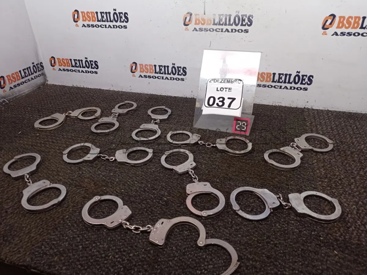 LOTE 037 - 10 ALGEMAS EM METAL. (NO ESTADO) ATENÇÃO! FAZER A VISITAÇÃO ANTES DE ARREMATAR, NÃO SABEMOS SE FUNCIONA. LEILÃO NÃO TEM GARANTIA E NEM DEVOLUÇÃO, SUJEITO A POSSÍVEIS AVARIAS VISÍVEIS/OCULTAS E/OU AUSÊNCIA DE COMPONENTES.