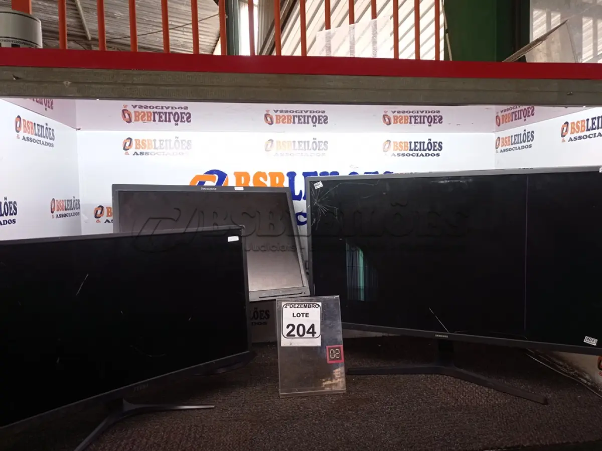LOTE 204 - 01 TV 32” MARCA SAMSUNG E 01 MONITOR LCD. (NO ESTADO) ATENÇÃO! FAZER A VISITAÇÃO ANTES DE ARREMATAR, NÃO SABEMOS SE FUNCIONA. LEILÃO NÃO TEM GARANTIA E NEM DEVOLUÇÃO, SUJEITO A POSSÍVEIS AVARIAS VISÍVEIS/OCULTAS E/OU AUSÊNCIA DE COMPONENTES.