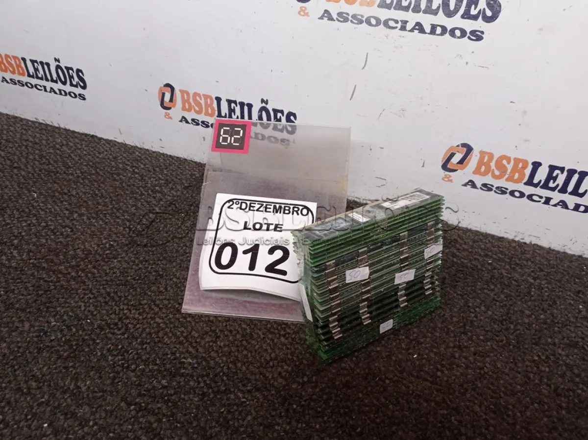 LOTE 012 - 23 PENTES DE MEMÓRIA P/SERVIDORES. (NO ESTADO) ATENÇÃO! FAZER A VISITAÇÃO ANTES DE ARREMATAR, NÃO SABEMOS SE FUNCIONA. LEILÃO NÃO TEM GARANTIA E NEM DEVOLUÇÃO, SUJEITO A POSSÍVEIS AVARIAS VISÍVEIS/OCULTAS E/OU AUSÊNCIA DE COMPONENTES.