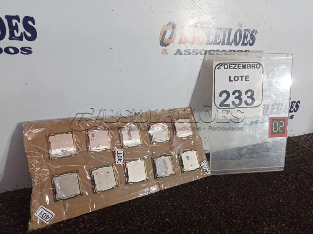 LOTE 233 - 10 PROCESSADORES P/PC MARCAS E MODELOS DIVERSOS. (NO ESTADO) ATENÇÃO! FAZER A VISITAÇÃO ANTES DE ARREMATAR, NÃO SABEMOS SE FUNCIONA. LEILÃO NÃO TEM GARANTIA E NEM DEVOLUÇÃO, SUJEITO A POSSÍVEIS AVARIAS VISÍVEIS/OCULTAS E/OU AUSÊNCIA DE COMPONENTES.