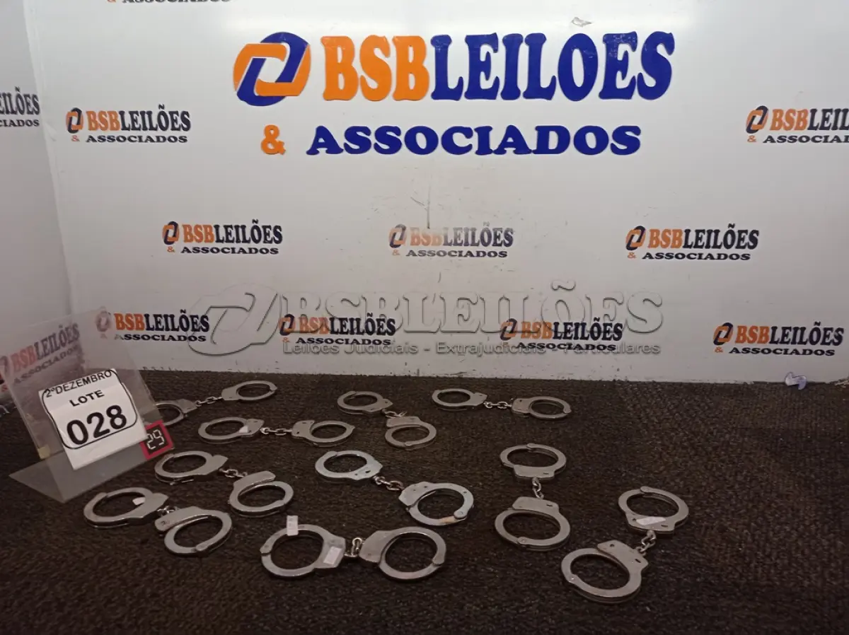 LOTE 028 - 10 ALGEMAS EM METAL. (NO ESTADO) ATENÇÃO! FAZER A VISITAÇÃO ANTES DE ARREMATAR, NÃO SABEMOS SE FUNCIONA. LEILÃO NÃO TEM GARANTIA E NEM DEVOLUÇÃO, SUJEITO A POSSÍVEIS AVARIAS VISÍVEIS/OCULTAS E/OU AUSÊNCIA DE COMPONENTES.