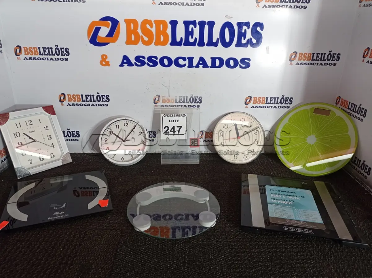 LOTE 247 - 04 BALANÇAS DIGITAIS E 02 RELÓGIOS P/PAREDE MARCAS E MODELOS DIVERSOS. (NO ESTADO) ATENÇÃO! FAZER A VISITAÇÃO ANTES DE ARREMATAR, NÃO SABEMOS SE FUNCIONA. LEILÃO NÃO TEM GARANTIA E NEM DEVOLUÇÃO, SUJEITO A POSSÍVEIS AVARIAS VISÍVEIS/OCULTAS E/OU AUSÊNCIA DE COMPONENTES.