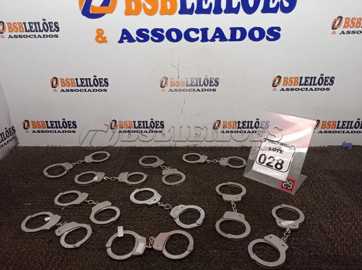 LOTE 028 - 10 ALGEMAS EM METAL. (NO ESTADO) ATENÇÃO! FAZER A VISITAÇÃO ANTES DE ARREMATAR, NÃO SABEMOS SE FUNCIONA. LEILÃO NÃO TEM GARANTIA E NEM DEVOLUÇÃO, SUJEITO A POSSÍVEIS AVARIAS VISÍVEIS/OCULTAS E/OU AUSÊNCIA DE COMPONENTES.