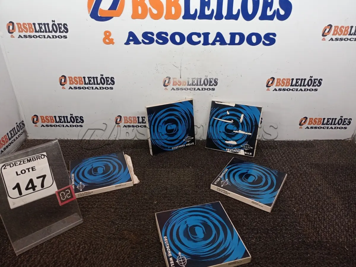 LOTE 147 - 05 FITAS P/GRAVADOR DE ROLOS ANTIGAS. (NO ESTADO) ATENÇÃO! FAZER A VISITAÇÃO ANTES DE ARREMATAR, NÃO SABEMOS SE FUNCIONA. LEILÃO NÃO TEM GARANTIA E NEM DEVOLUÇÃO, SUJEITO A POSSÍVEIS AVARIAS VISÍVEIS/OCULTAS E/OU AUSÊNCIA DE COMPONENTES.