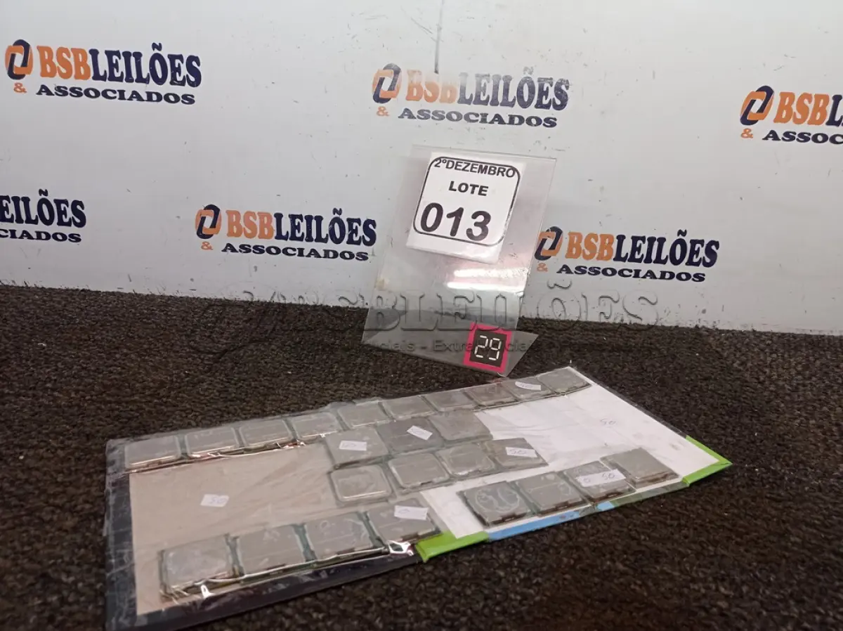 LOTE 013 - 25 PROCESSADORES P/PC. (NO ESTADO) ATENÇÃO! FAZER A VISITAÇÃO ANTES DE ARREMATAR, NÃO SABEMOS SE FUNCIONA. LEILÃO NÃO TEM GARANTIA E NEM DEVOLUÇÃO, SUJEITO A POSSÍVEIS AVARIAS VISÍVEIS/OCULTAS E/OU AUSÊNCIA DE COMPONENTES.