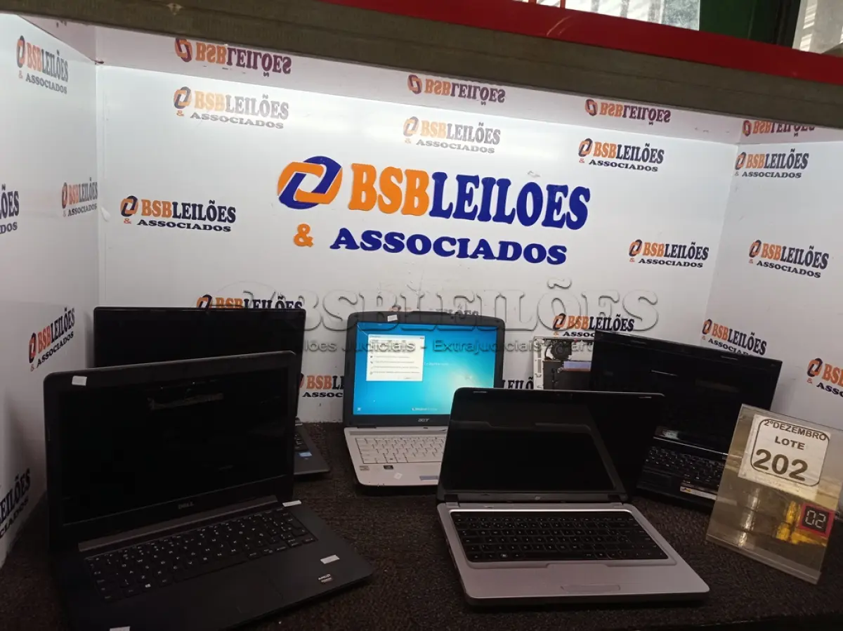 LOTE 202 - 05 NOTEBOOKS MARCAS E MODELOS DIVERSOS P/RETIRADA DE PEÇAS. (NO ESTADO) ATENÇÃO! FAZER A VISITAÇÃO ANTES DE ARREMATAR, NÃO SABEMOS SE FUNCIONA. LEILÃO NÃO TEM GARANTIA E NEM DEVOLUÇÃO, SUJEITO A POSSÍVEIS AVARIAS VISÍVEIS/OCULTAS E/OU AUSÊNCIA DE COMPONENTES.