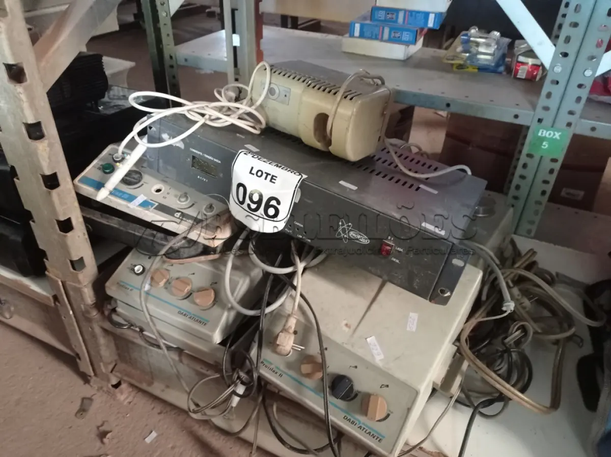 LOTE 096 - 01 LOTE C/VÁRIOS APARELHOS ELETRÔNICOS DIVERSOS P RETIRADAS DE PEÇAS. (NO ESTADO) ATENÇÃO! FAZER A VISITAÇÃO ANTES DE ARREMATAR, NÃO SABEMOS SE FUNCIONA. LEILÃO NÃO TEM GARANTIA E NEM DEVOLUÇÃO, SUJEITO A POSSÍVEIS AVARIAS VISÍVEIS/OCULTAS E/OU AUSÊNCIA DE COMPONENTES.
