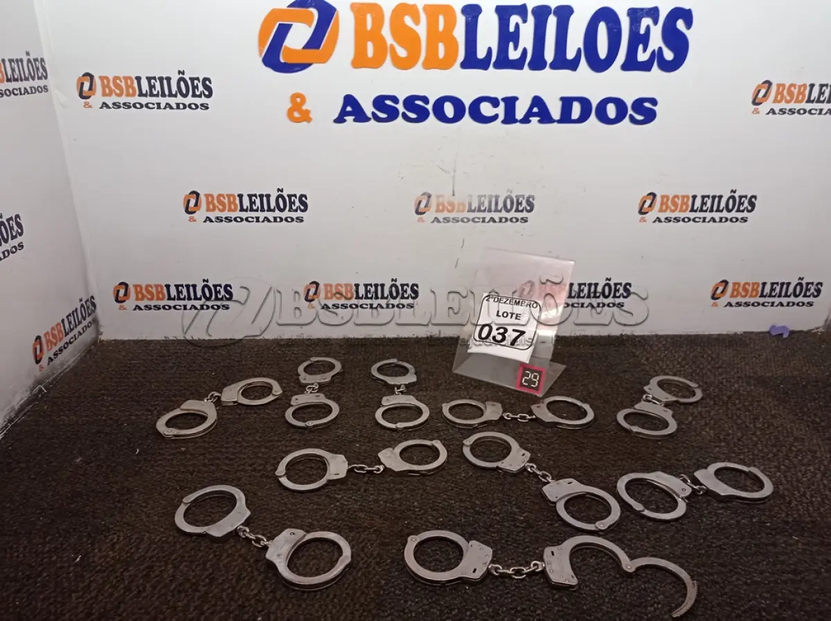 LOTE 037 - 10 ALGEMAS EM METAL. (NO ESTADO) ATENÇÃO! FAZER A VISITAÇÃO ANTES DE ARREMATAR, NÃO SABEMOS SE FUNCIONA. LEILÃO NÃO TEM GARANTIA E NEM DEVOLUÇÃO, SUJEITO A POSSÍVEIS AVARIAS VISÍVEIS/OCULTAS E/OU AUSÊNCIA DE COMPONENTES.