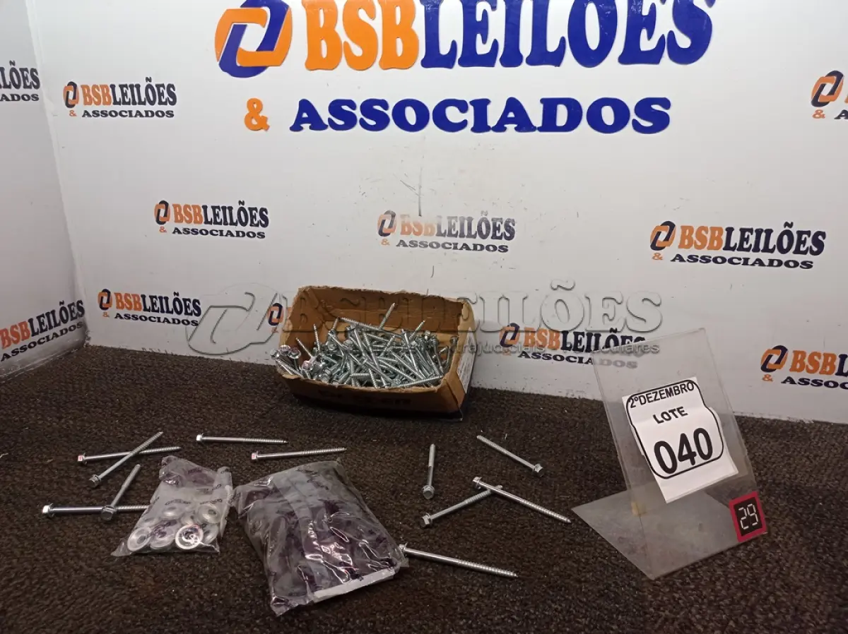 LOTE 040 - 01 LOTE C/GRANDE QUANTIDADE DE PARAFUSOS E BUCHAS P/TELHA(NOVO). (NO ESTADO) ATENÇÃO! FAZER A VISITAÇÃO ANTES DE ARREMATAR, NÃO SABEMOS SE FUNCIONA. LEILÃO NÃO TEM GARANTIA E NEM DEVOLUÇÃO, SUJEITO A POSSÍVEIS AVARIAS VISÍVEIS/OCULTAS E/OU AUSÊNCIA DE COMPONENTES.