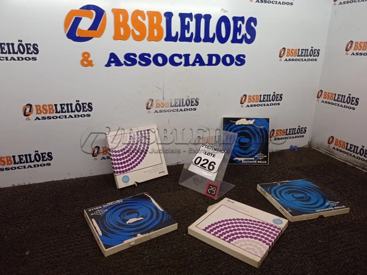 LOTE 026 - 05 FITAS P/GRAVADOR DE ROLOS ANTIGAS. (NO ESTADO) ATENÇÃO! FAZER A VISITAÇÃO ANTES DE ARREMATAR, NÃO SABEMOS SE FUNCIONA. LEILÃO NÃO TEM GARANTIA E NEM DEVOLUÇÃO, SUJEITO A POSSÍVEIS AVARIAS VISÍVEIS/OCULTAS E/OU AUSÊNCIA DE COMPONENTES.