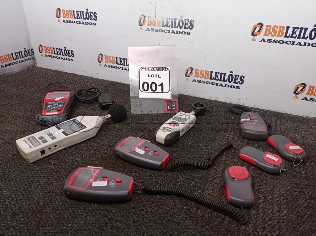 LOTE 001 - 01 DECIBELÍMETRO, 02 LUXÍMETROS E 01 SCANNER DE CARRO. (NO ESTADO) ATENÇÃO! FAZER A VISITAÇÃO ANTES DE ARREMATAR, NÃO SABEMOS SE FUNCIONA. LEILÃO NÃO TEM GARANTIA E NEM DEVOLUÇÃO, SUJEITO A POSSÍVEIS AVARIAS VISÍVEIS/OCULTAS E/OU AUSÊNCIA DE COMPONENTES.
