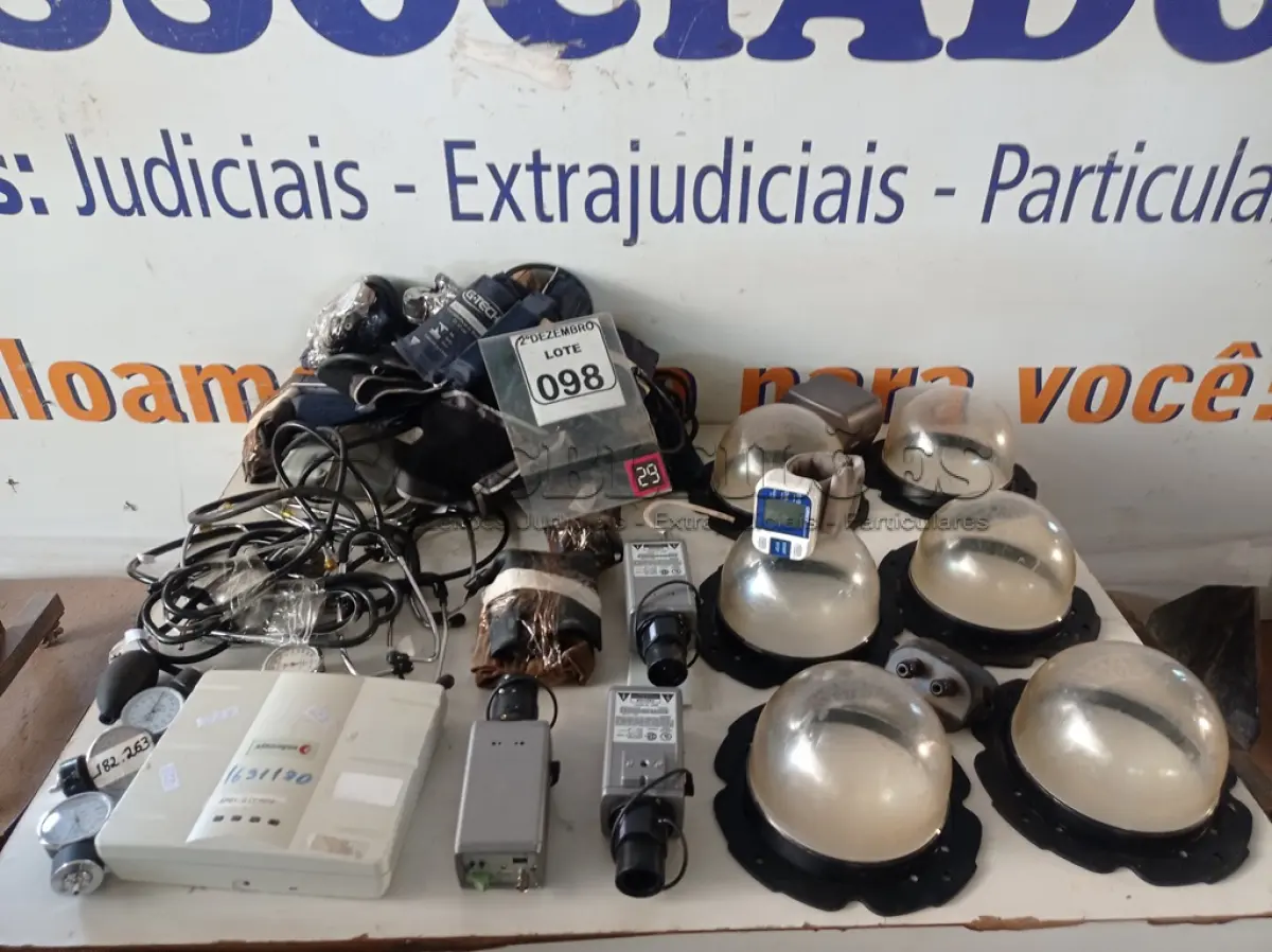 LOTE 098 - 01 LOTE C/VÁRIAS CÂMERAS DE SEGURANÇA E MEDIDORES DE PRESSÃO. DIVERSOS. (NO ESTADO) ATENÇÃO! FAZER A VISITAÇÃO ANTES DE ARREMATAR, NÃO SABEMOS SE FUNCIONA. LEILÃO NÃO TEM GARANTIA E NEM DEVOLUÇÃO, SUJEITO A POSSÍVEIS AVARIAS VISÍVEIS/OCULTAS E/OU AUSÊNCIA DE COMPONENTES.